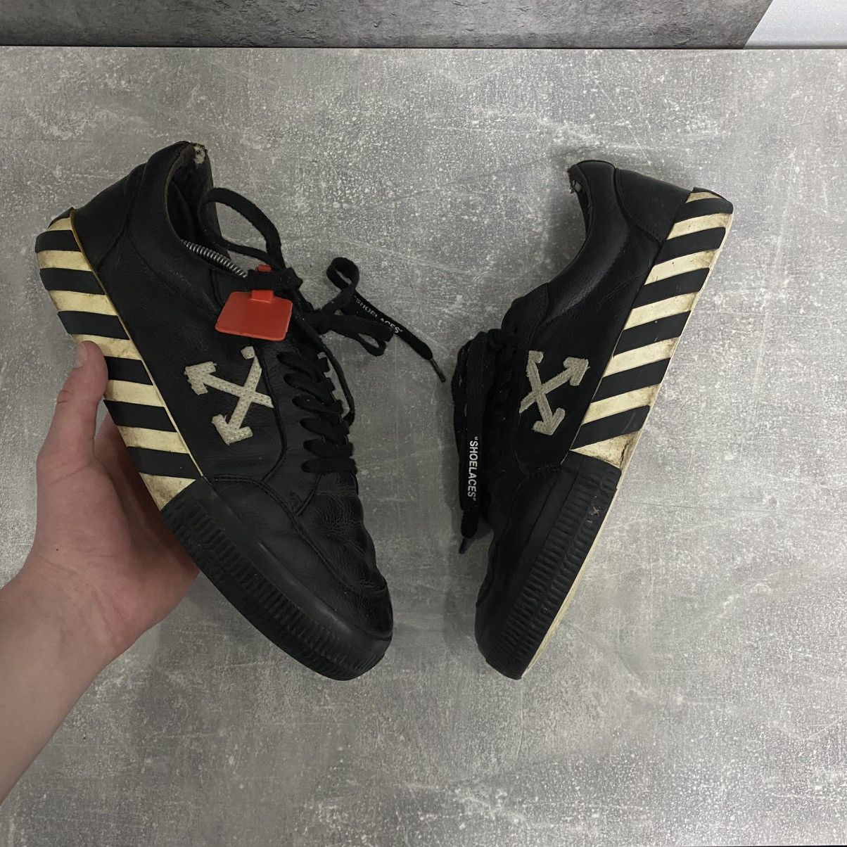 Off-White Off White Vulcanized Leather Arrows Low Top Black Sneakers Size US 11 / EU 44 - 1 Thumbnail