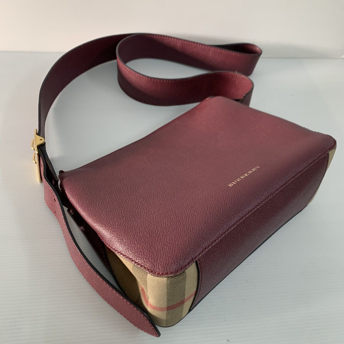Burberry Burberry Leather Slingbag Size ONE SIZE - 2 Thumbnail