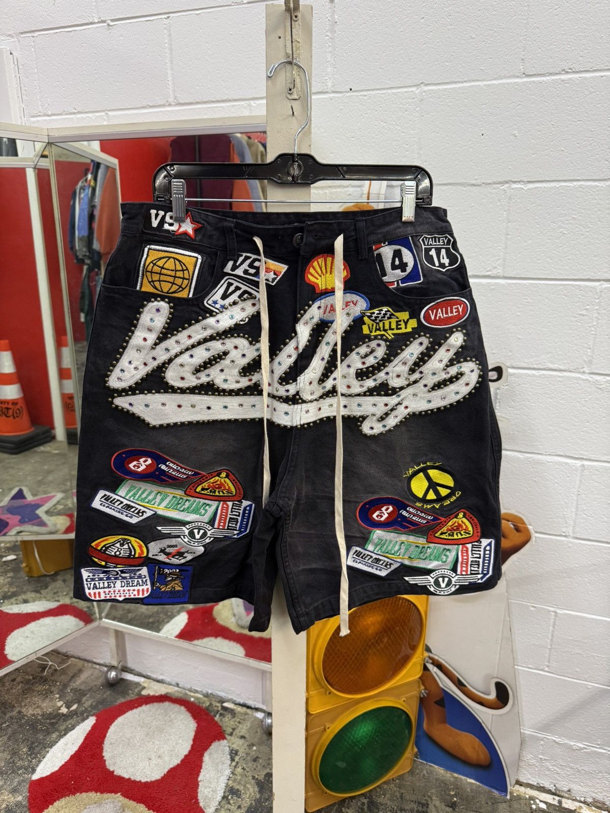 Vale Vale Black 1980s Short Size US 32 / EU 48 - 1 Thumbnail