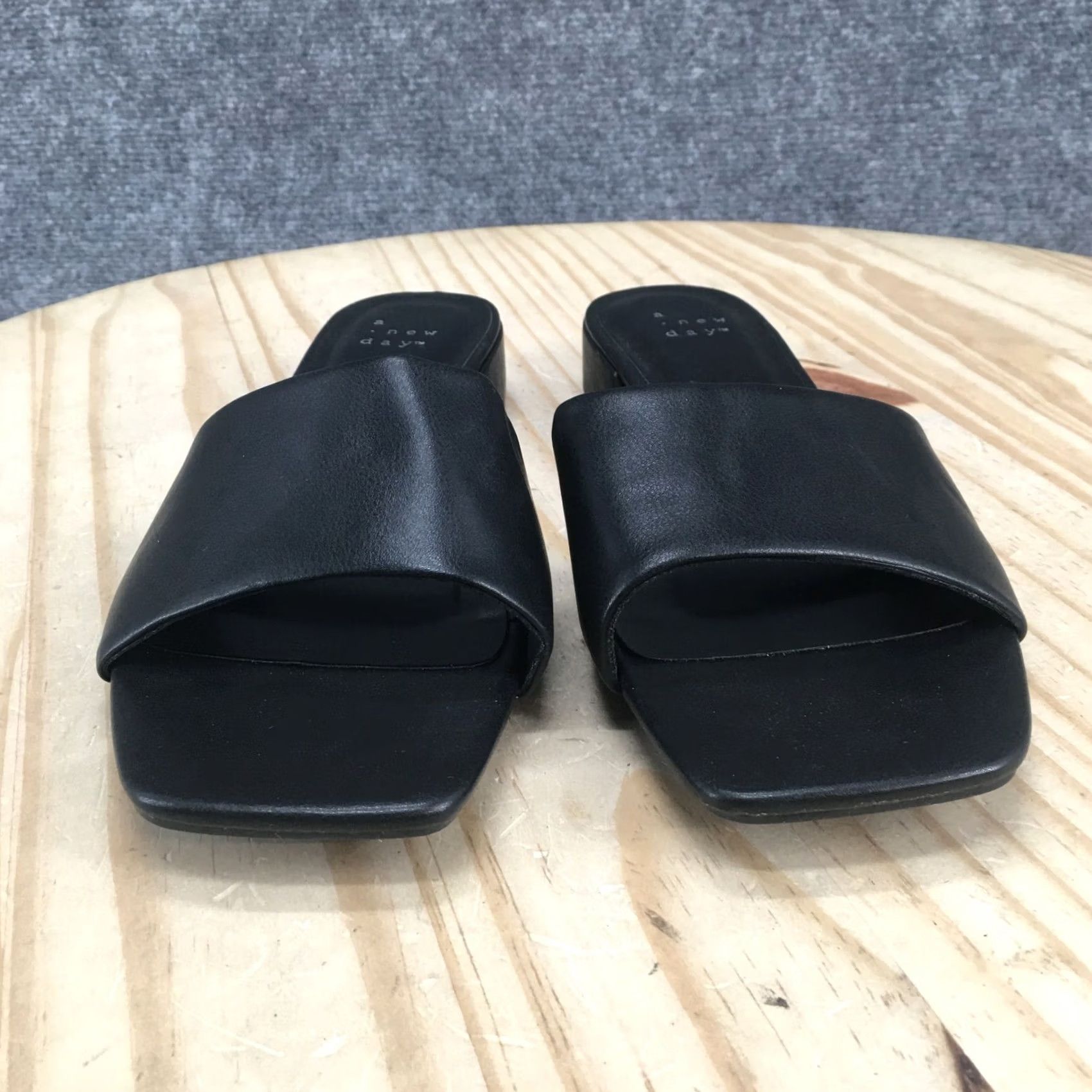 Vintage A New Day Sandals Womens 7.5 W Slides Black Faux Leather Open Toe Low Heels Size US 8 / IT 38 - 4 Thumbnail