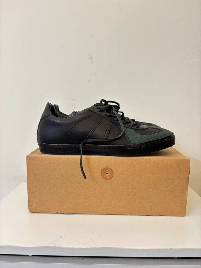 Elegant Black Vegetable-Tanned Leather Sneakers