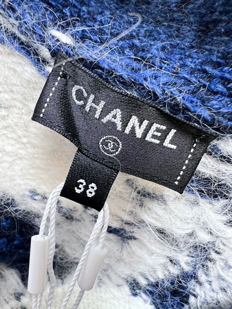 Chanel Chanel Color-matched camellia pattern V-neck long-sleeved Size XS / US 0-2 / IT 36-38 - 6 Thumbnail