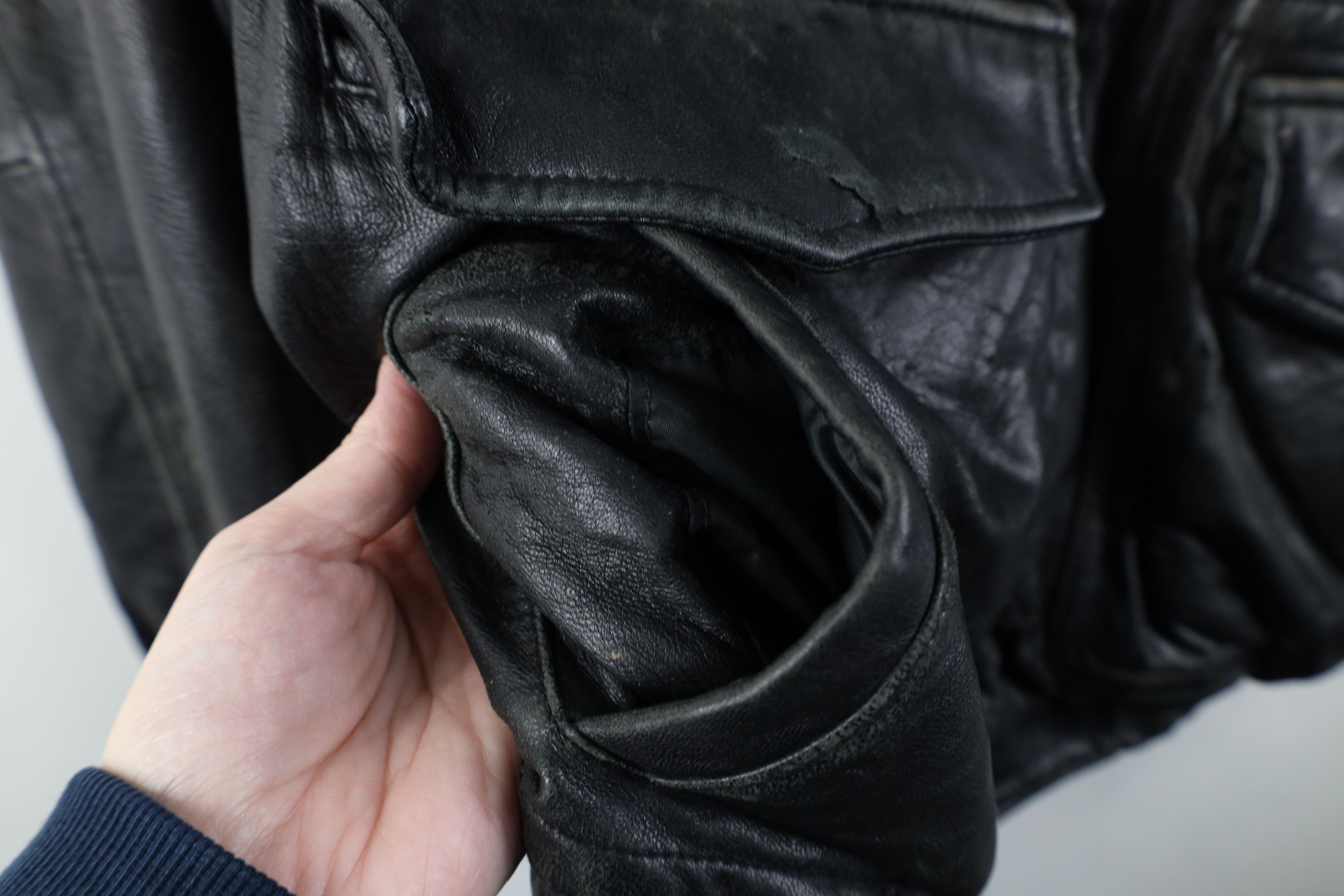 Vintage Vintage 90s Streetwear Distressed Flight Bomber Jacket Black Size US L / EU 52-54 / 3 - 6 Thumbnail