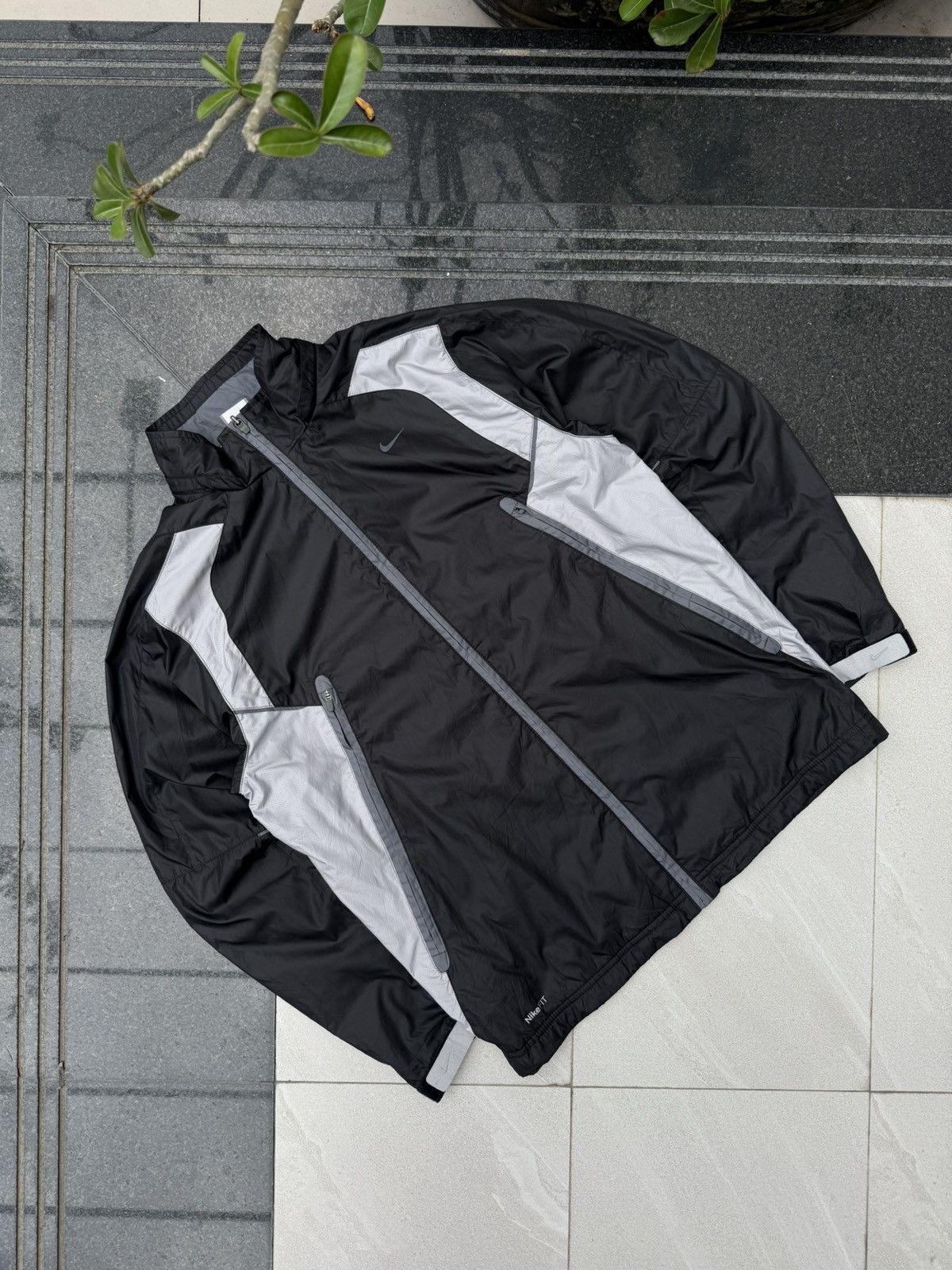 Nike 90’s NIKE RARE SWOOSH Y2K RETRO VINTAGE ZIP NYLON JACKET Size US M / EU 48-50 / 2 - 1 Thumbnail