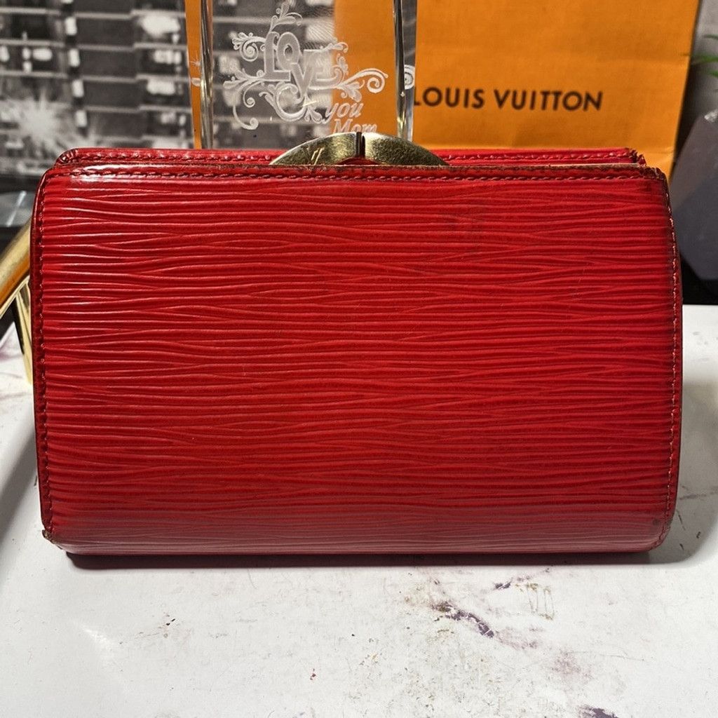 Louis Vuitton Authentic Louis Vuitton Epi Kisslock Wallet Size ONE SIZE - 5 Thumbnail
