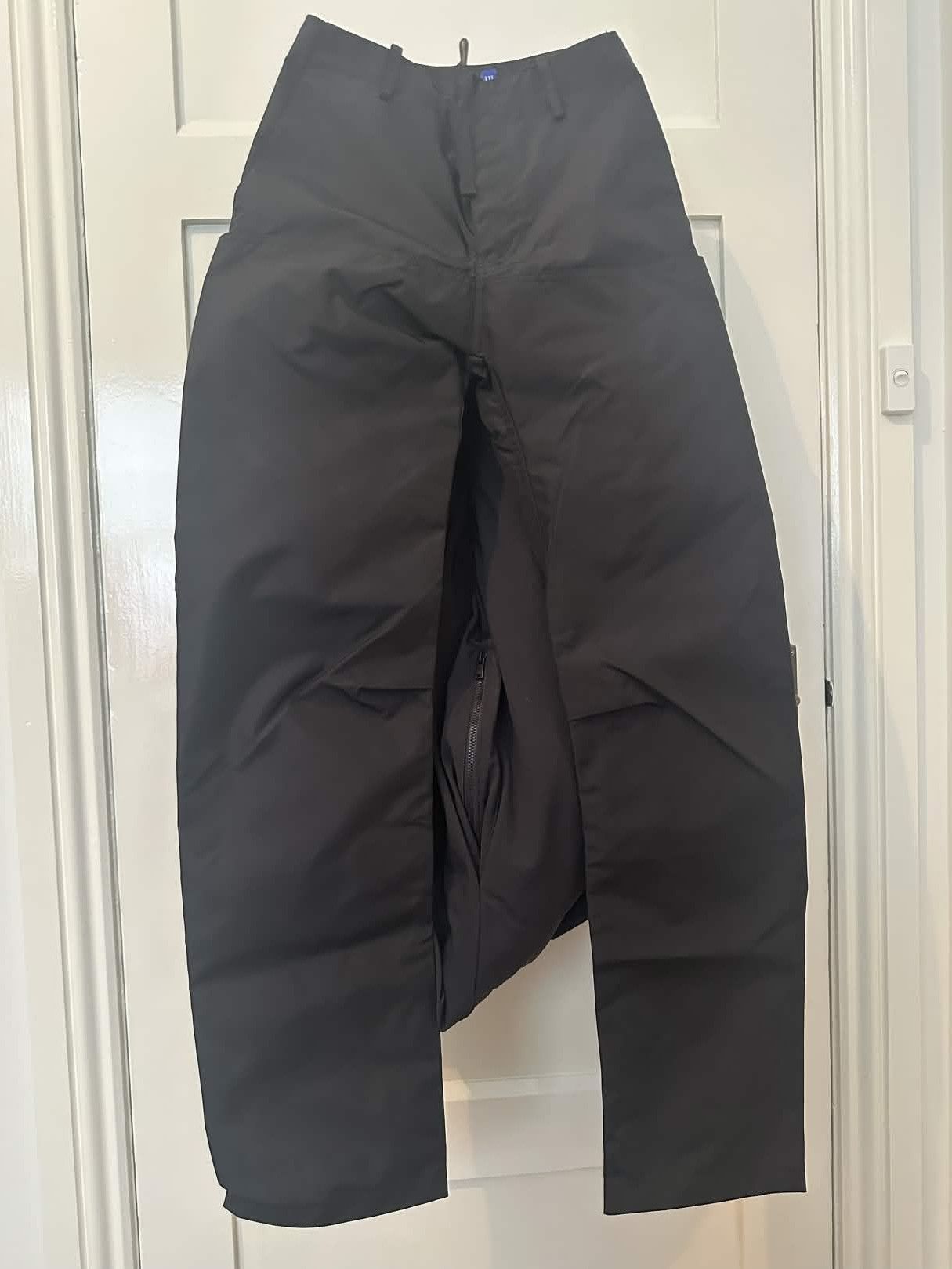 Balenciaga × Gap × Yeezy CORDURA PANTS TRUE BLACK Size US 26 / EU 42 - 1 Thumbnail