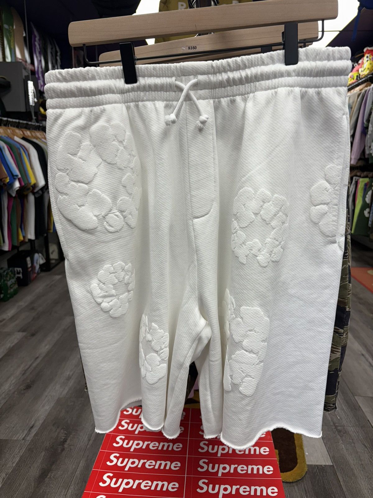 DENIM TEARS Cotton Wreath Shorts White Large Size US 34 / EU 50 - 1 Thumbnail