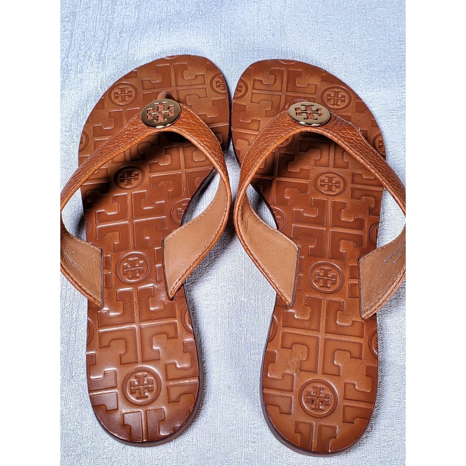 Tory Burch TORY BURCH Thora Caramel Brown Pebbled Leather Gold Logo Flip Flop Sandals Women's US 6 M Leather Sandal Thong Size US 6 / IT 36 - 5 Thumbnail