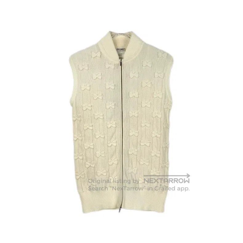 Chanel White bow zipper vest