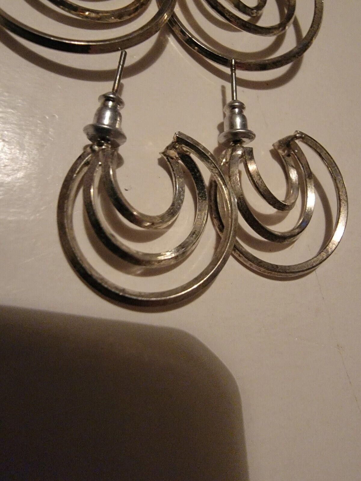 The Unbranded Brand 2 Pair Vintage Womens Earrings VTG Silver Tone Stud Circles Size ONE SIZE - 2 Thumbnail