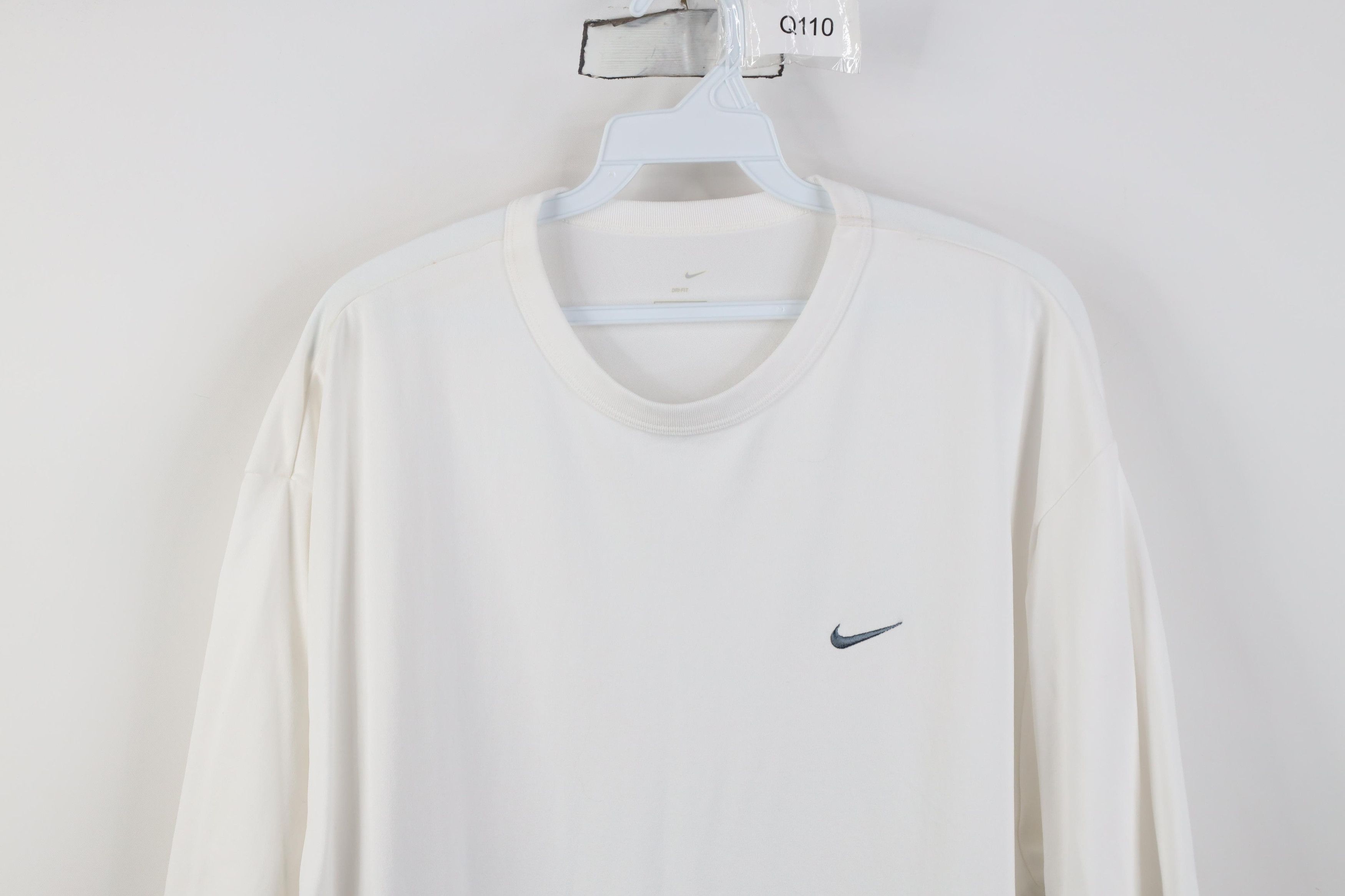 Nike Vintage Y2K Nike Mini Swoosh Knit Short Sleeve T-Shirt White Size US L / EU 52-54 / 3 - 2 Thumbnail