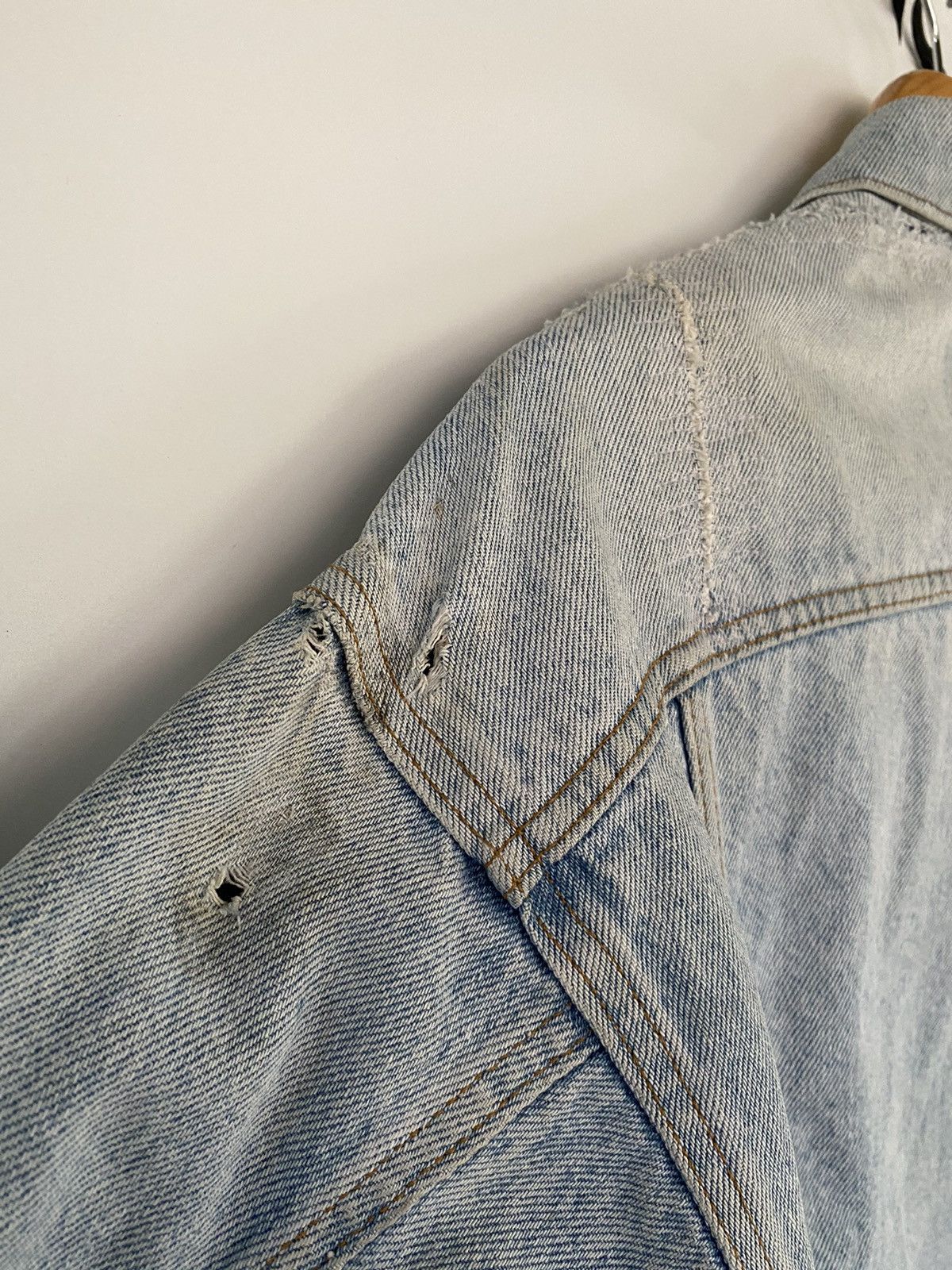 Levi's × Levi's Vintage Clothing Distressed Vintage Levi’s Trucker Denim Jeans Jacket USA Size US S / EU 44-46 / 1 - 17 Thumbnail