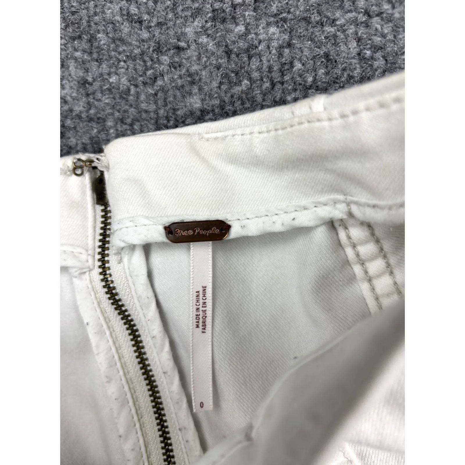 Free People Free People Skirt Womens 0 White High Waist Mini Cotton Blend Fitted Casual Slit Zipper Twill Short A-Line Comforts Bohemian Preppy Womens Size 25" / US 0 / IT 36 - 2 Thumbnail