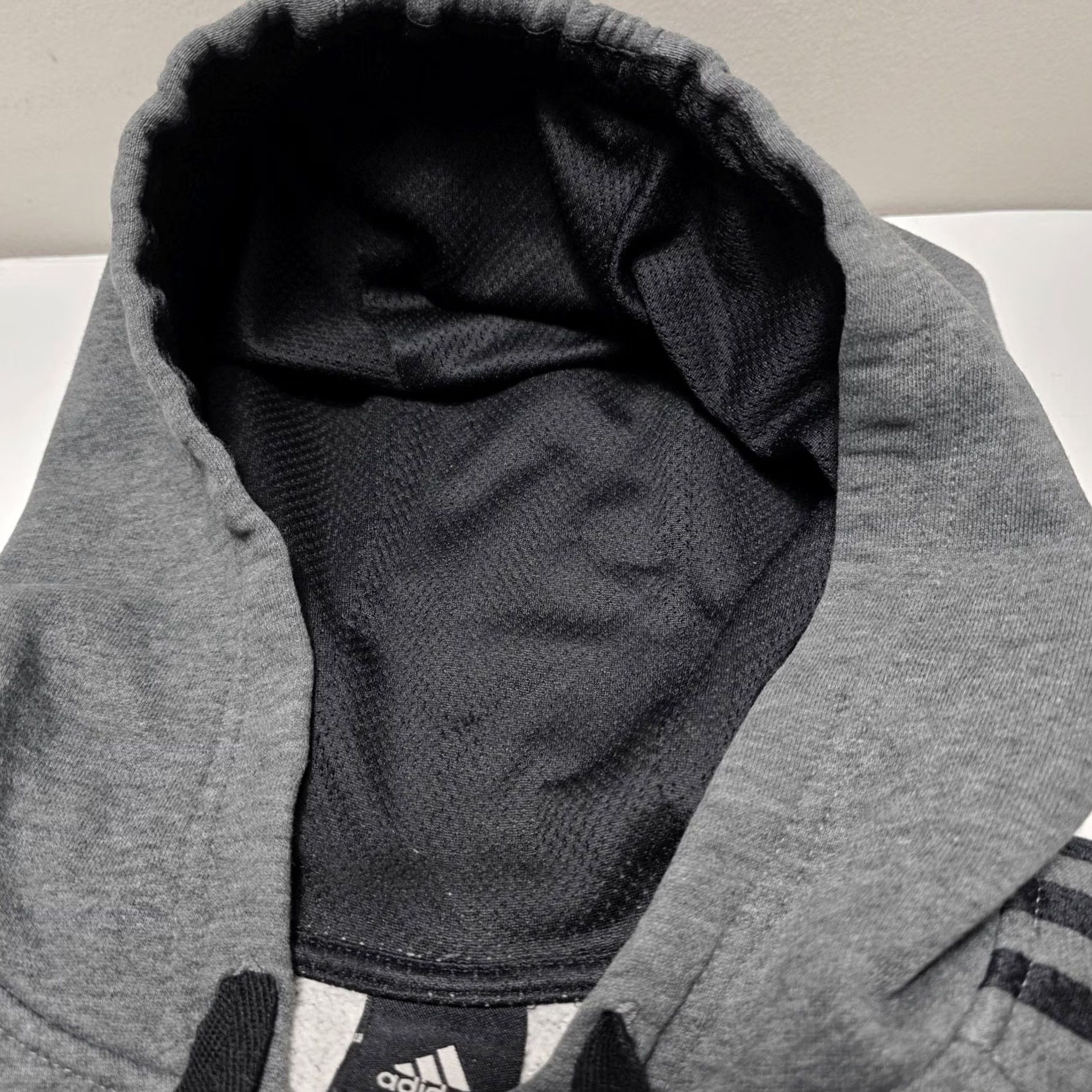 Adidas VINTAGE Adidas 3 Stripes Gray Hoodie Sweatshirt Mens Size L Medium Heavyweight Knit Cotton Polyester Embroidered Logo 90s Decade Y2k Size US L / EU 52-54 / 3 - 5 Thumbnail
