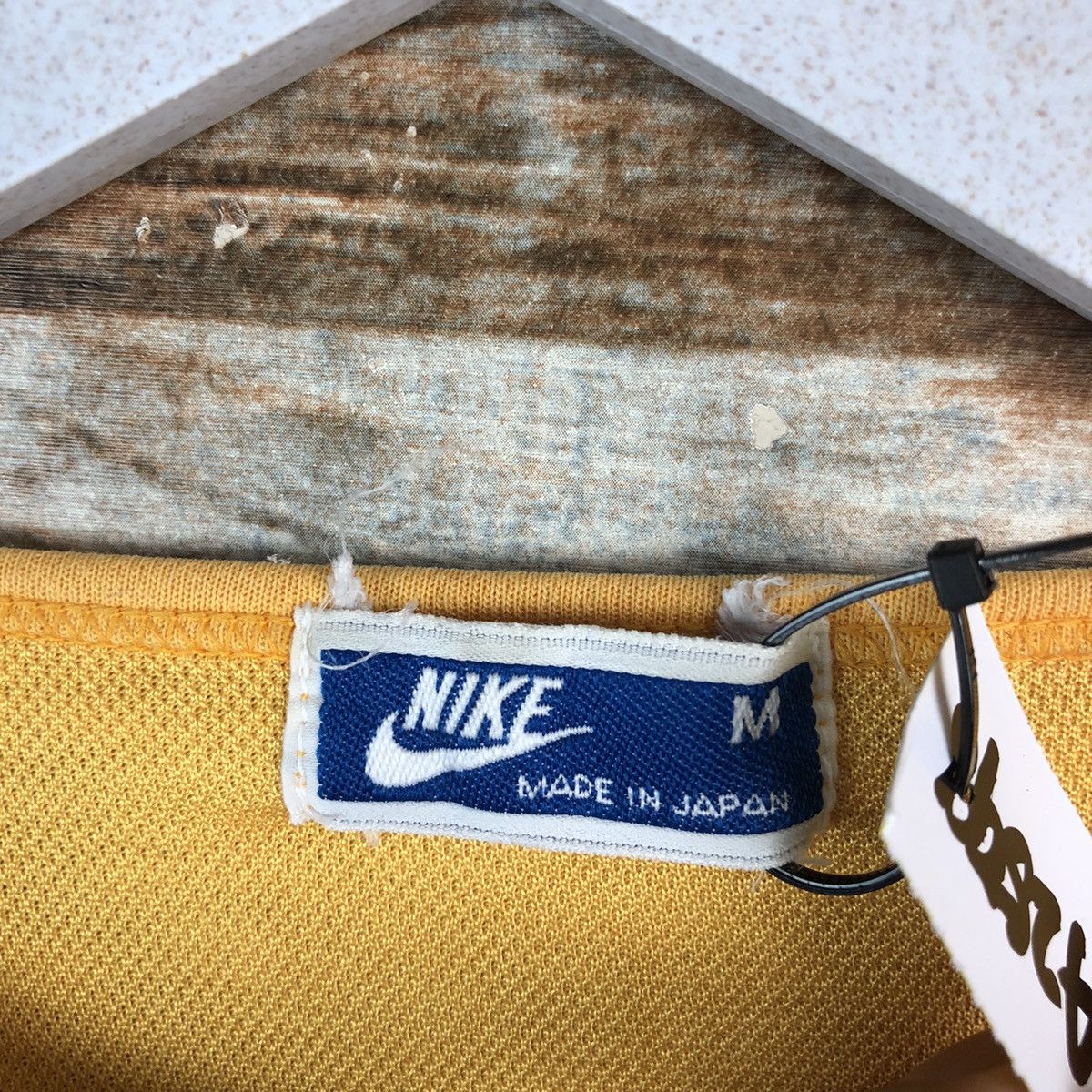 Nike Nike japan vintage Yellow T-Shirt #A2598 Size US S / EU 44-46 / 1 - 11 Thumbnail
