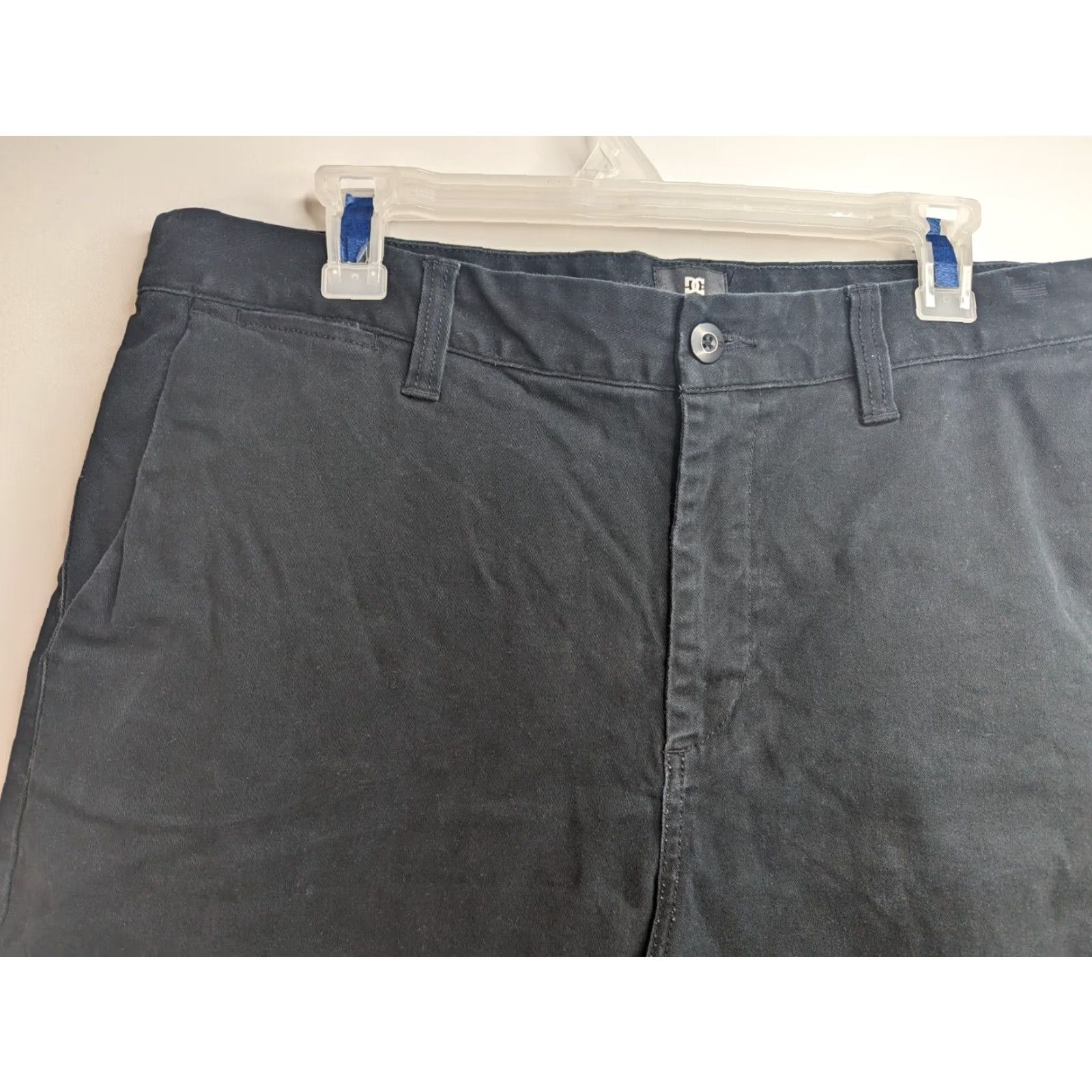 Vintage DC Shoes Chino Shorts Men 32 Black Bottoms Casual Canvas Cotton Flat Front Inseam 9in Relaxed Regular Size 36 Size US 36 / EU 52 - 2 Thumbnail
