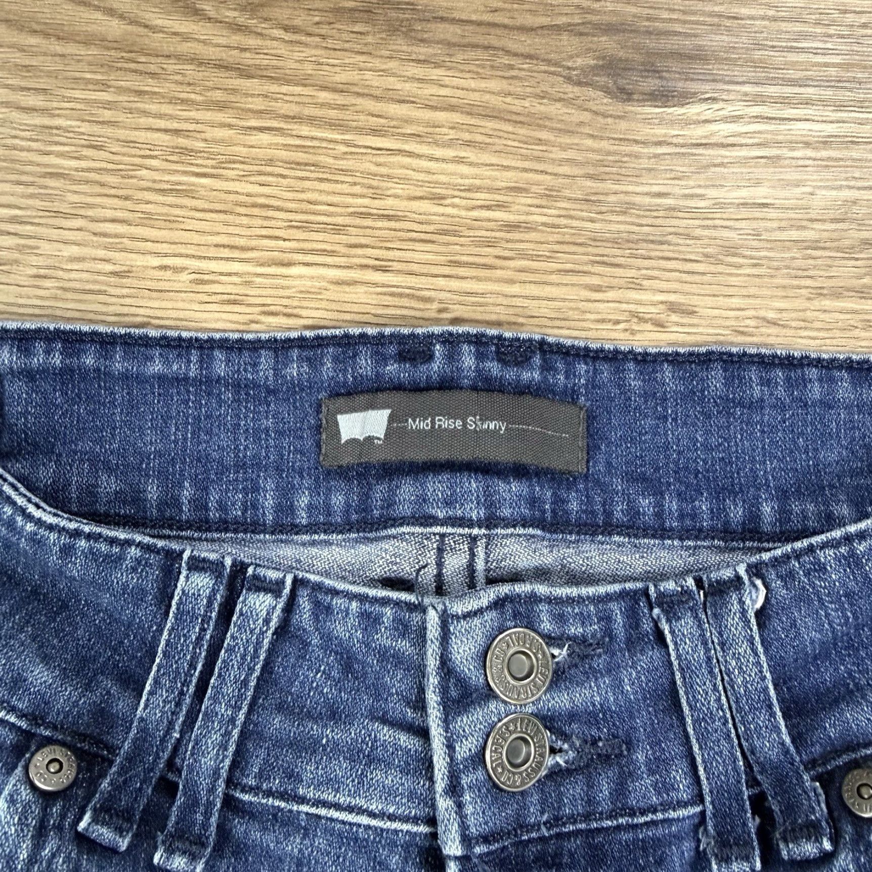 Levi's Levi's Jeans Womens 10M Mid Rise Skinny Blue Denim Pockets Double Button Flap Pockets Size 32" / US 10 / IT 46 - 2 Thumbnail
