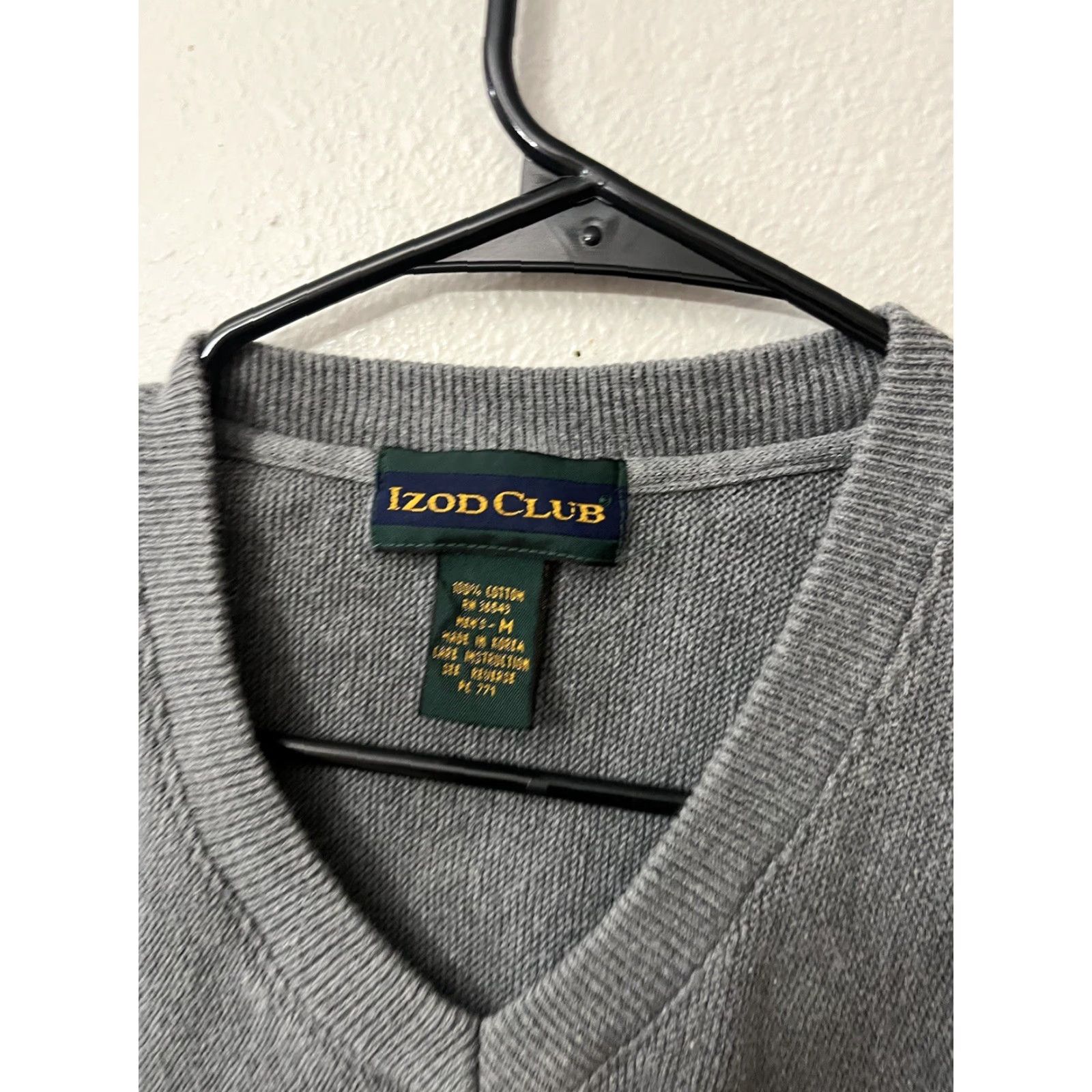 Izod VINTAGE Izod Club Sweater Mens M Gray Knit V-Neck Golf Torrey Pines Embroidered Pullover Oxford/Preppy | 80s 90s Style Menswear Size US M / EU 48-50 / 2 - 3 Thumbnail