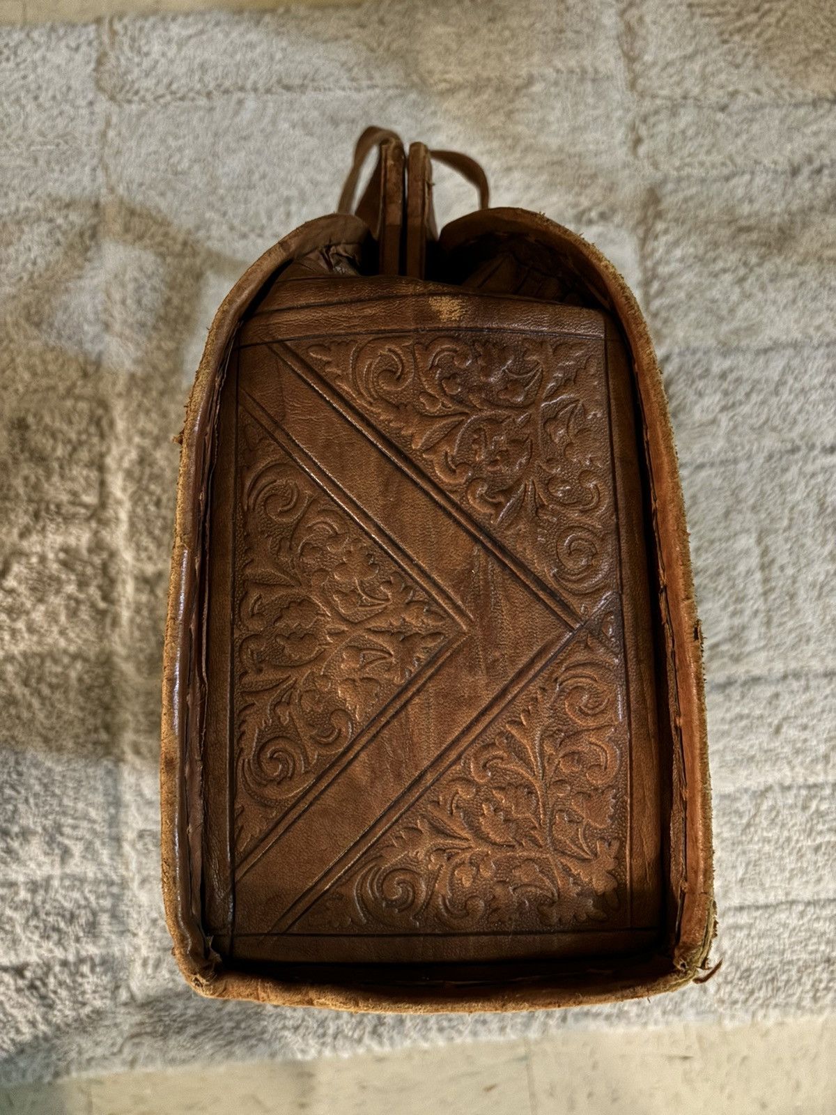 Vintage Vintage Handbag | 1960s Vintage Tooled Leather Handbag Size ONE SIZE - 7 Thumbnail