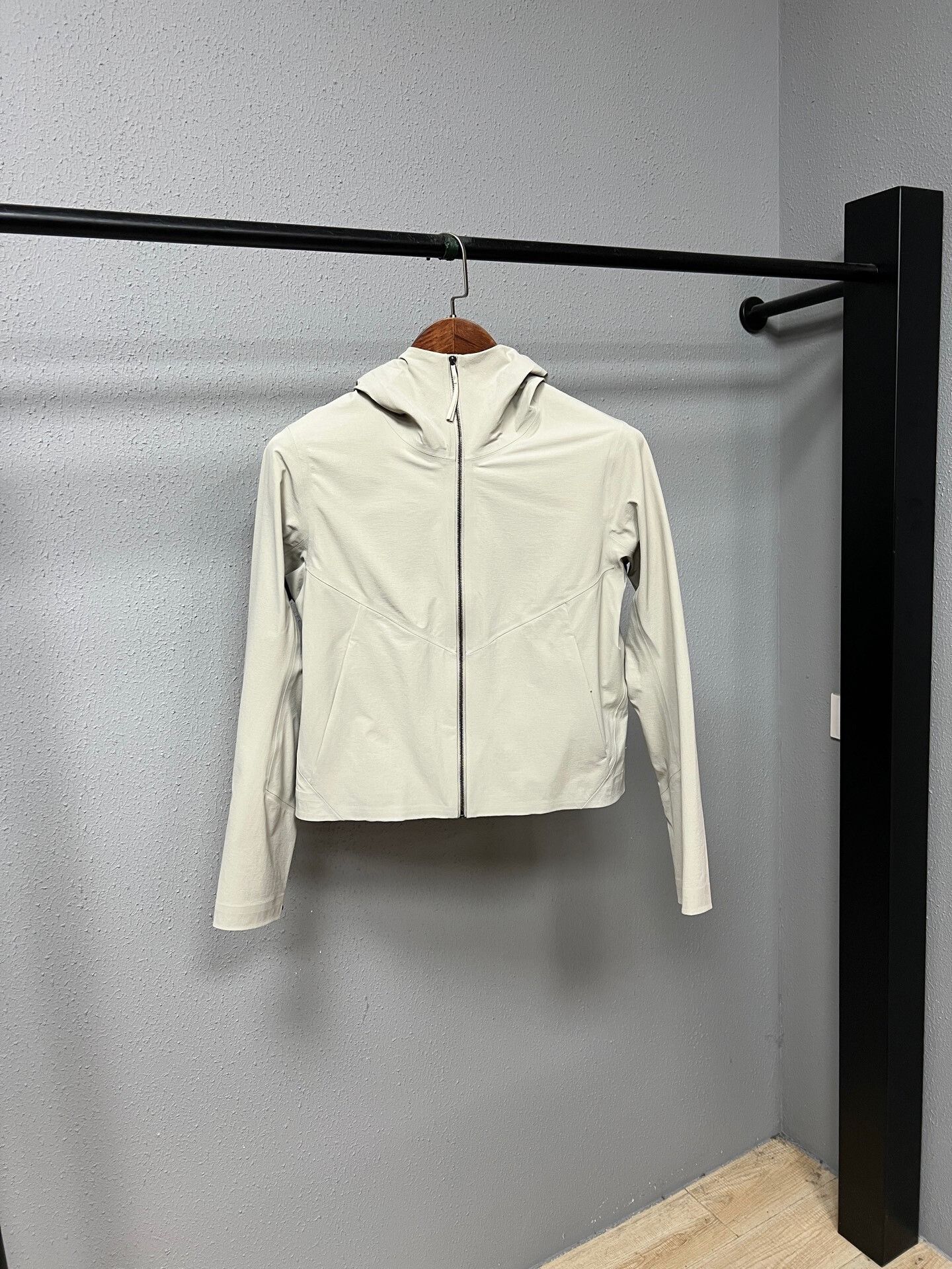 Arc'teryx arcteryx long sleeve shell jacket in beige Size US S / EU 44-46 / 1 - 1 Thumbnail