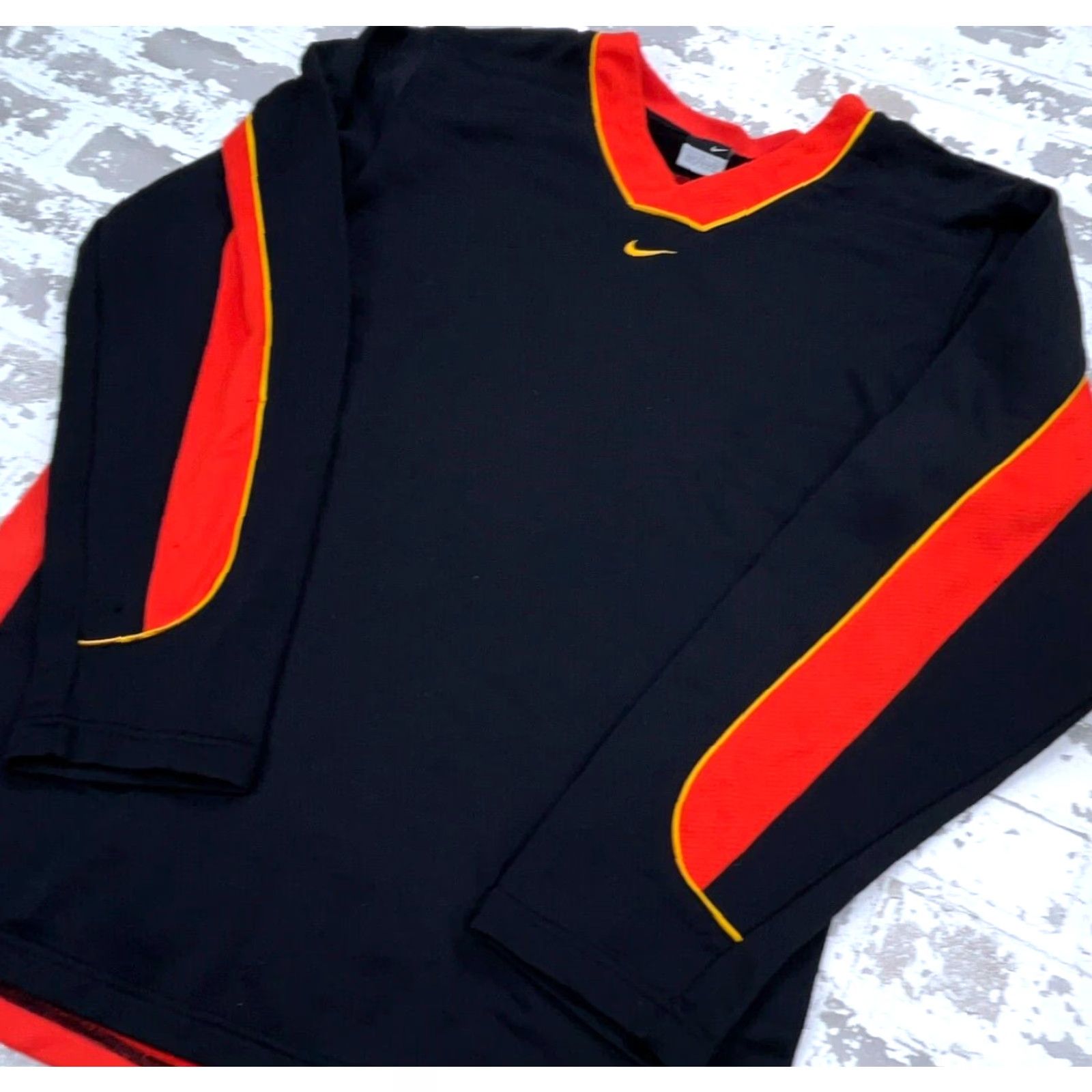 Nike VINTAGE Nike Sweatshirt Men L Black Red Center Swoosh Hoop Tech Y2K Performance Size US L / EU 52-54 / 3 - 3 Thumbnail