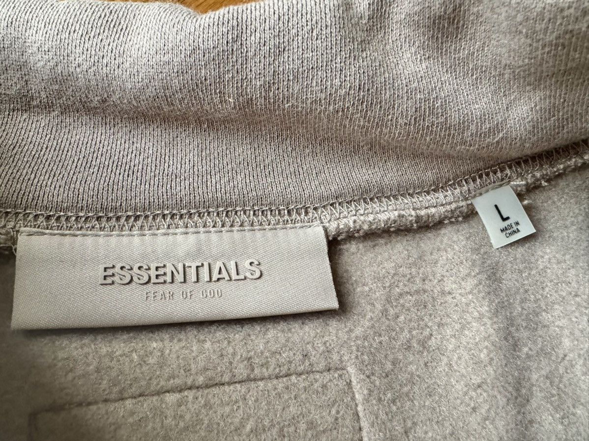 Essentials Large Mockneck Desert Taupe Sweatshirt Crewneck Wood Cement Size US L / EU 52-54 / 3 - 3 Thumbnail