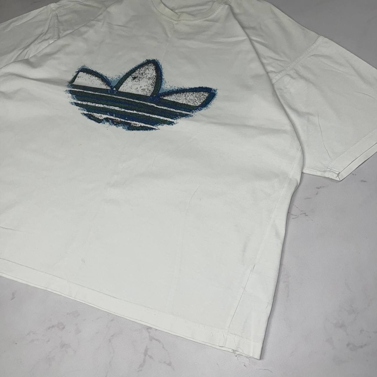 Adidas Adidas Vintage Adidas y2k big logo T Shirt 90's Sz XL White Size US XL / EU 56 / 4 - 9 Thumbnail