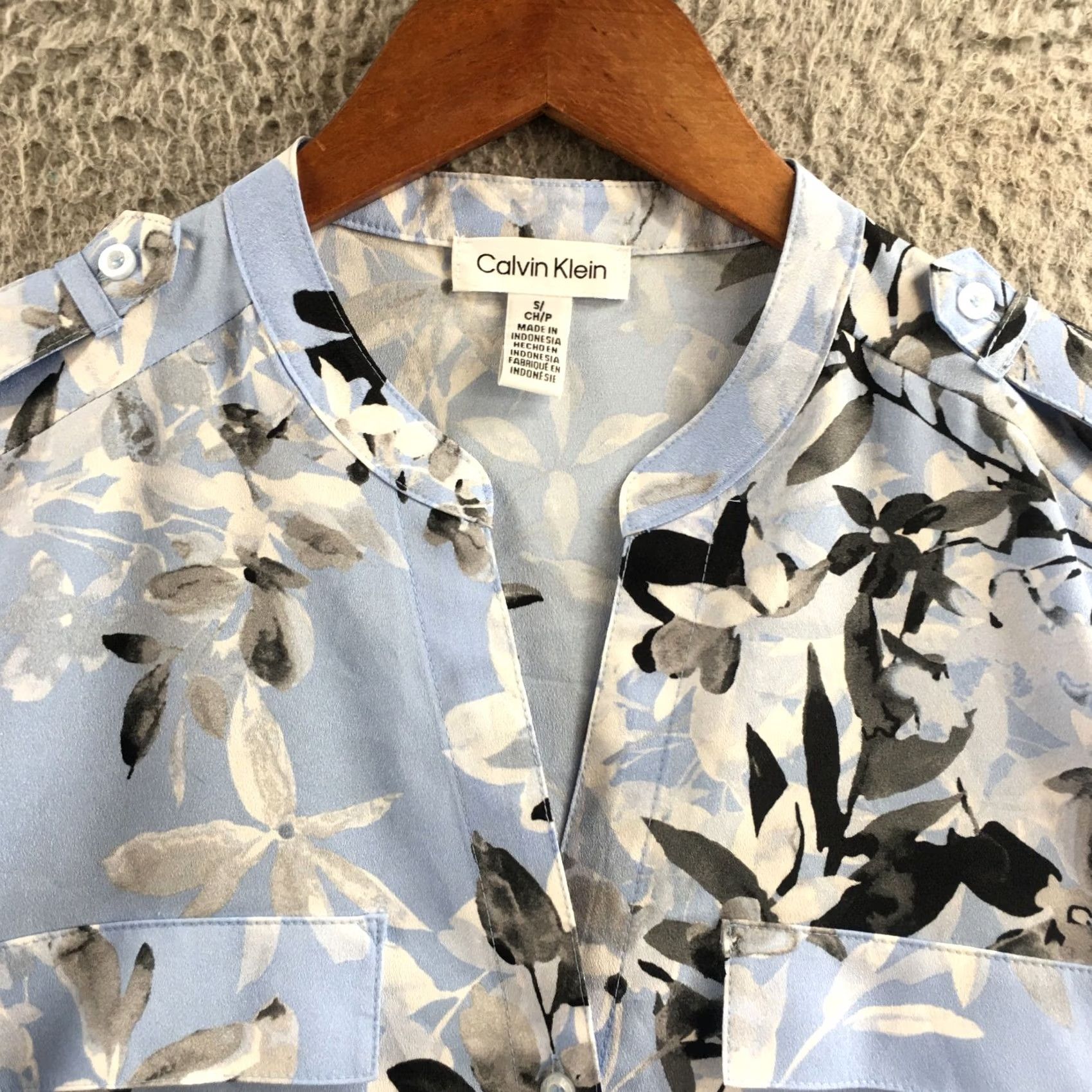 Calvin Klein Calvin Klein Blouse Top Womens S Blue Floral Long Sleeve V-Neck Button Front Size S / US 4 / IT 40 - 3 Thumbnail