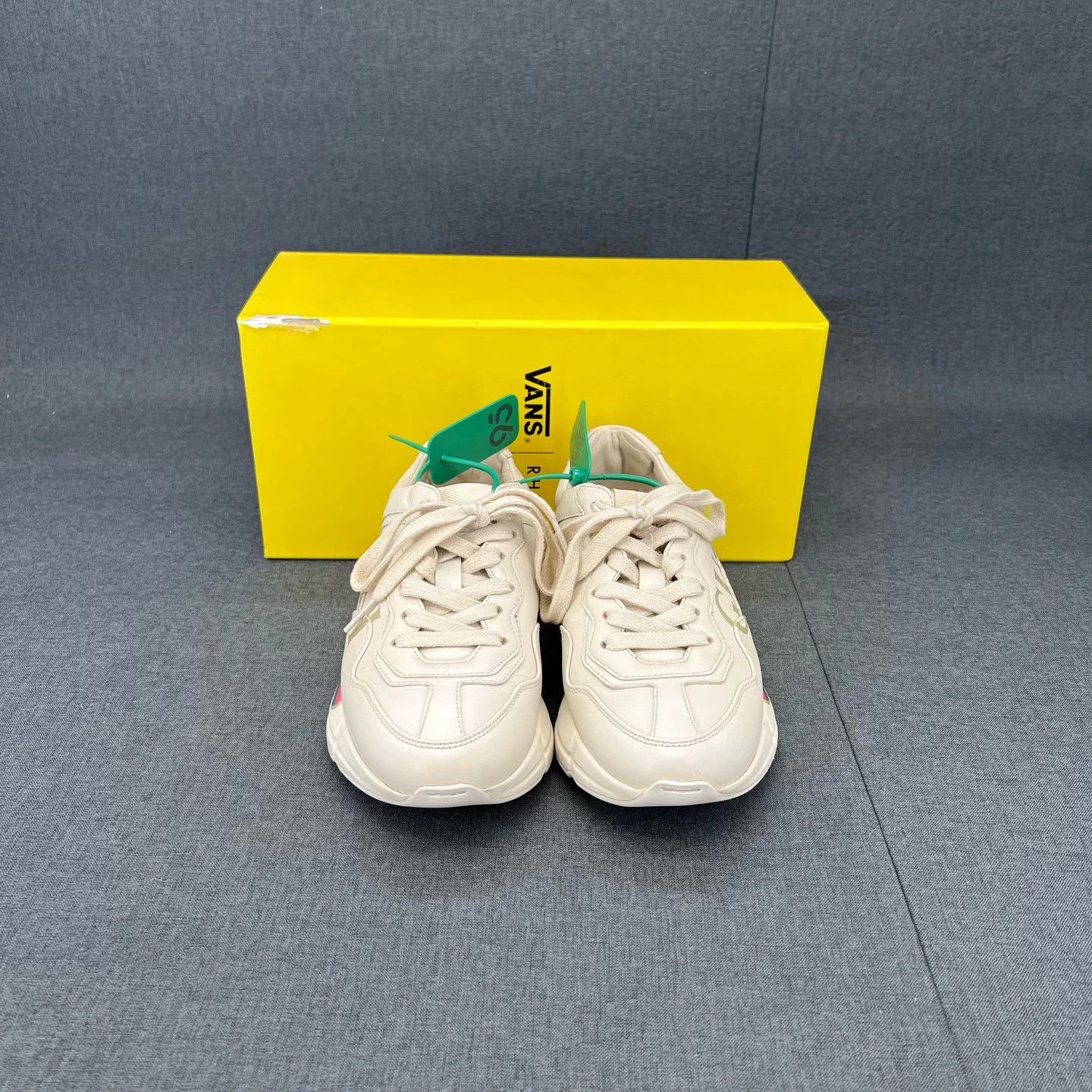 Gucci Gucci Rhyton Ivory Logo 34 like new Size US 4 / IT 34 - 5 Thumbnail