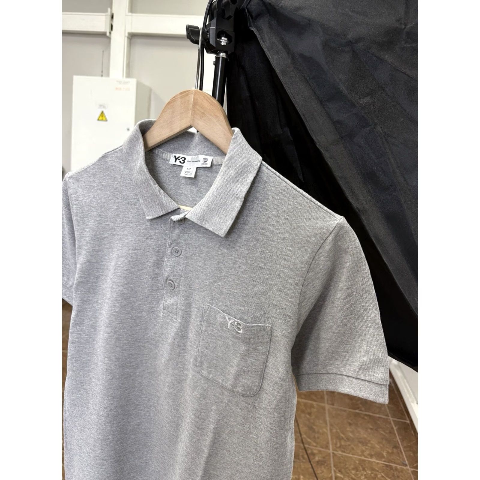 Adidas VINTAGE Y-3 Adidas Yohji Yamamoto Polo T-Shirt Rare Size S Gray Mens T-Shirt 2008 Japan Polo Y-3 Shirt Size US S / EU 44-46 / 1 - 2 Thumbnail