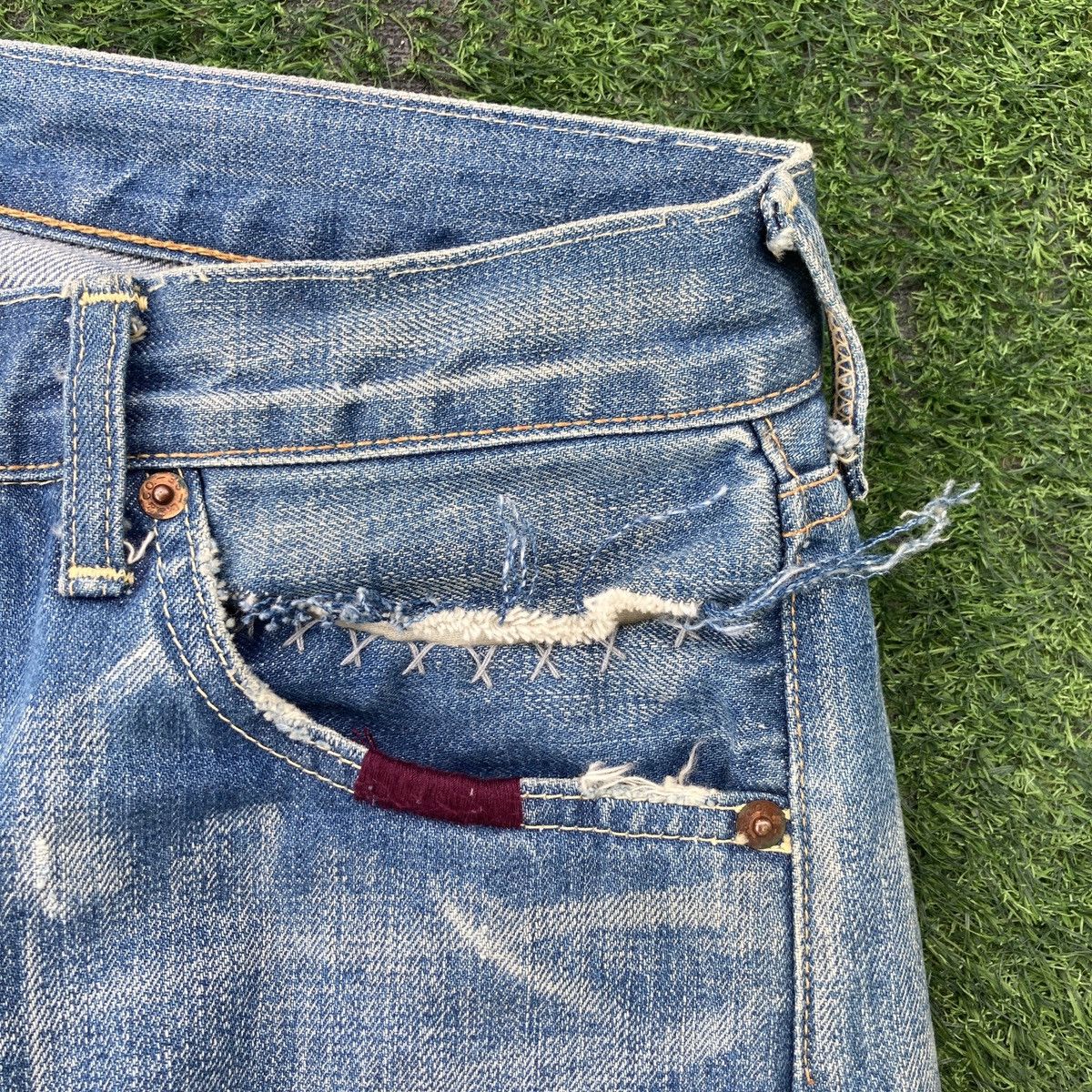Levi's VINTAGE LEVI’S BIG E 501 SELVEDGE DISTRESSED JEANS Size US 32 / EU 48 - 11 Thumbnail
