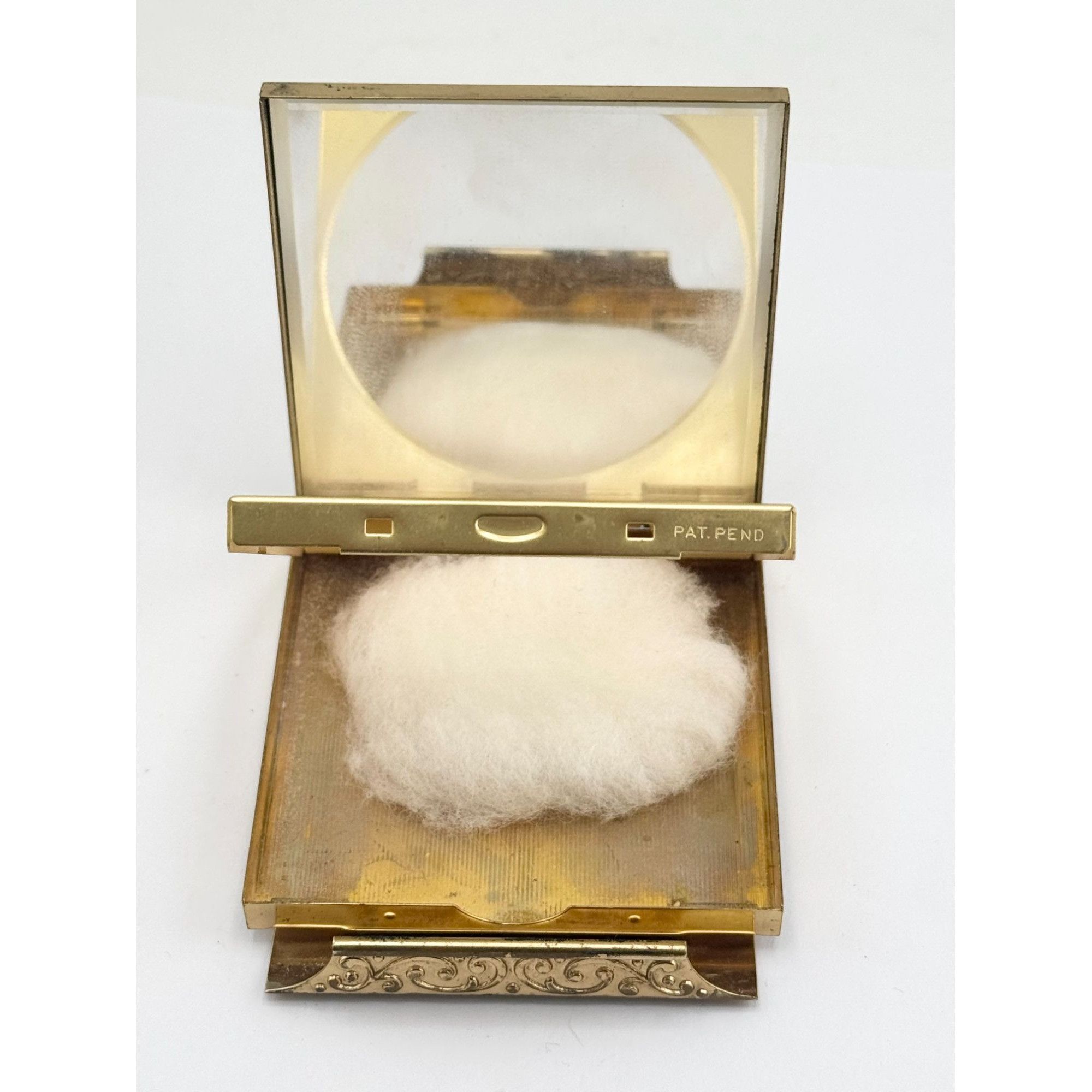 Vintage Vintage Pat pend gold tone envelope vanity compact Size ONE SIZE - 3 Thumbnail