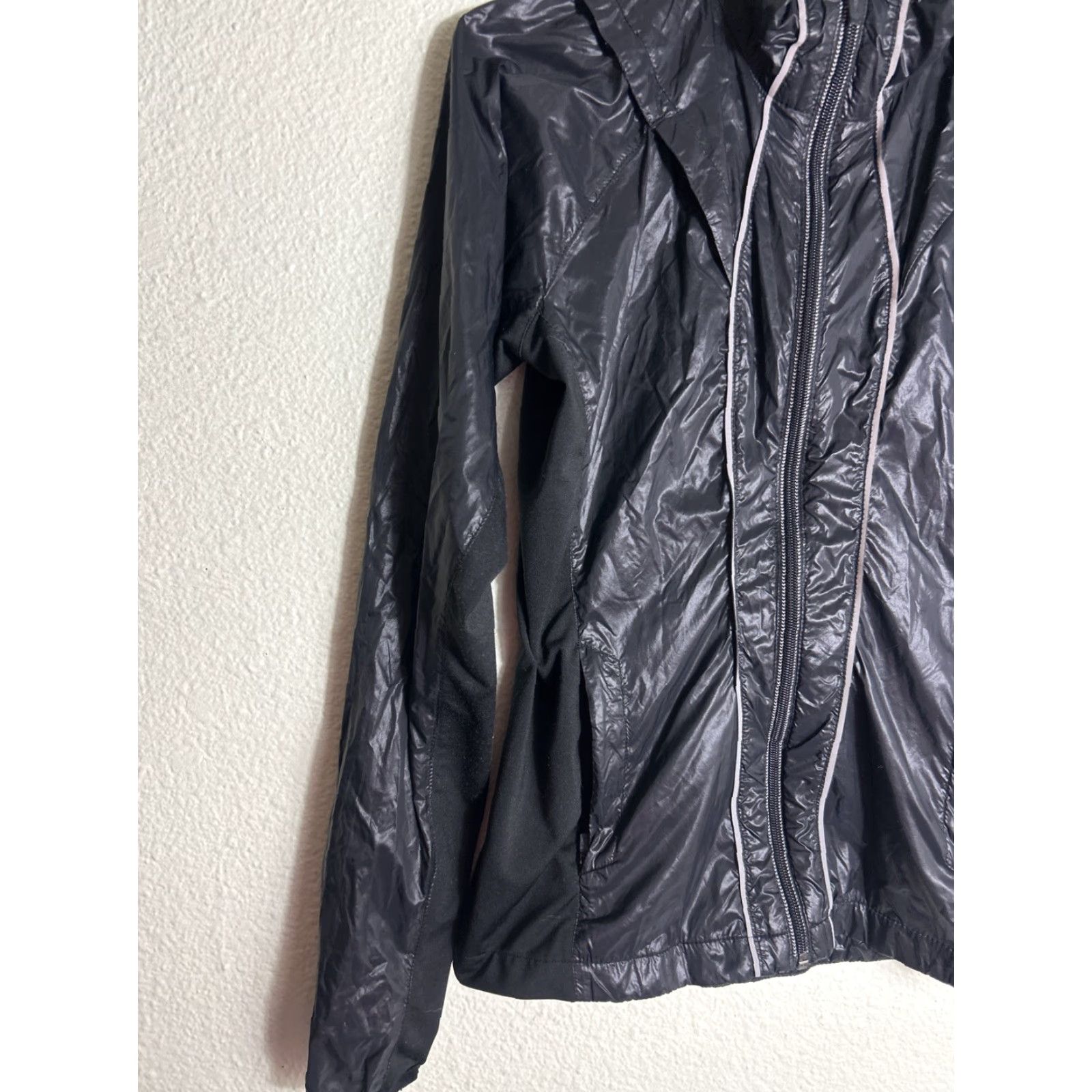 Athleta Athleta Womens Jacket Small Black Full Zip Lightweight Reflective Windbreaker Size S / US 4 / IT 40 - 2 Thumbnail