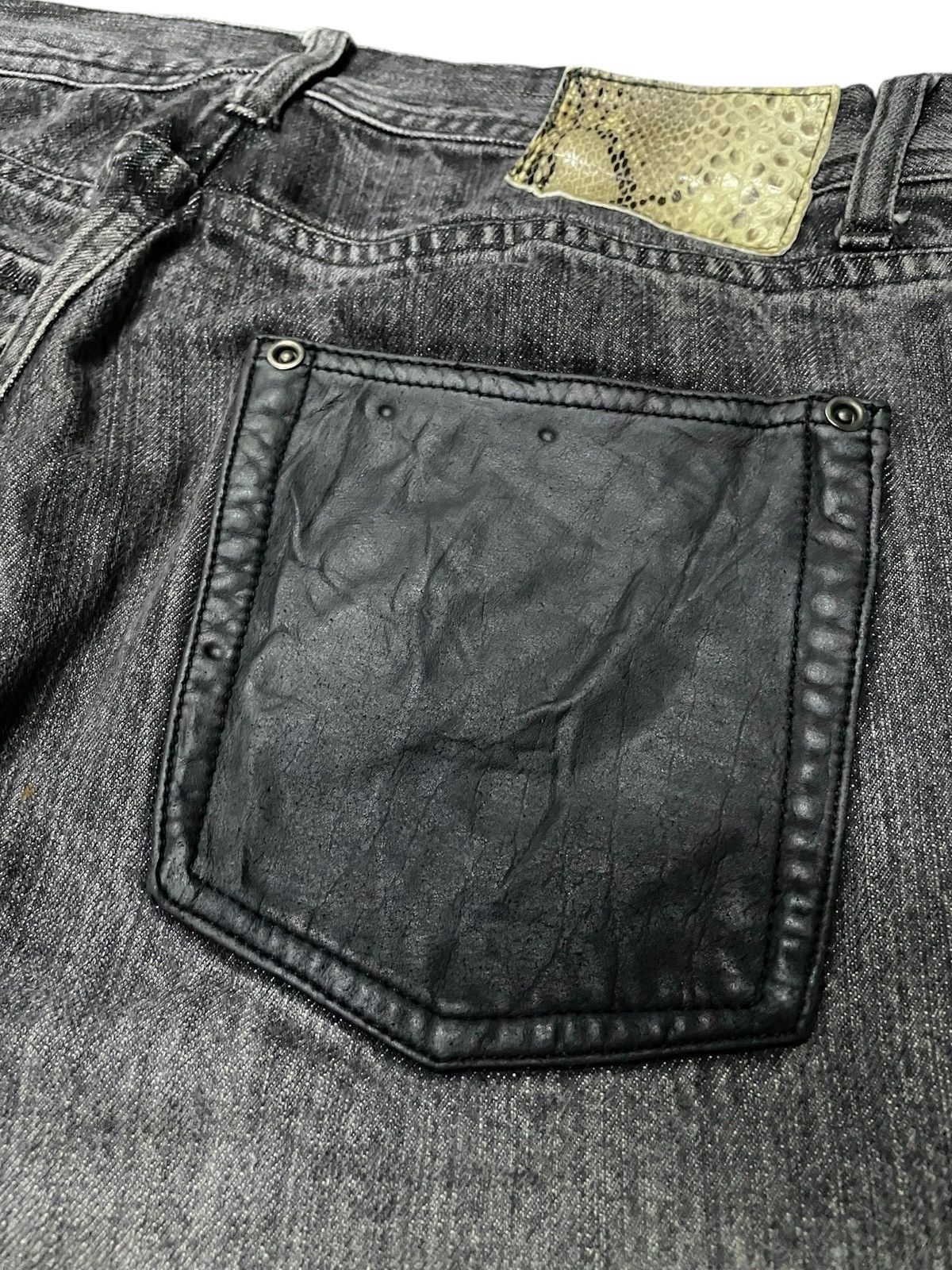 GOSTAR DE FUGA × Japanese Brand × Shellac Rupert Japan Distressed Layered Leather Pocket Flare Jeans Size US 32 / EU 48 - 19 Thumbnail