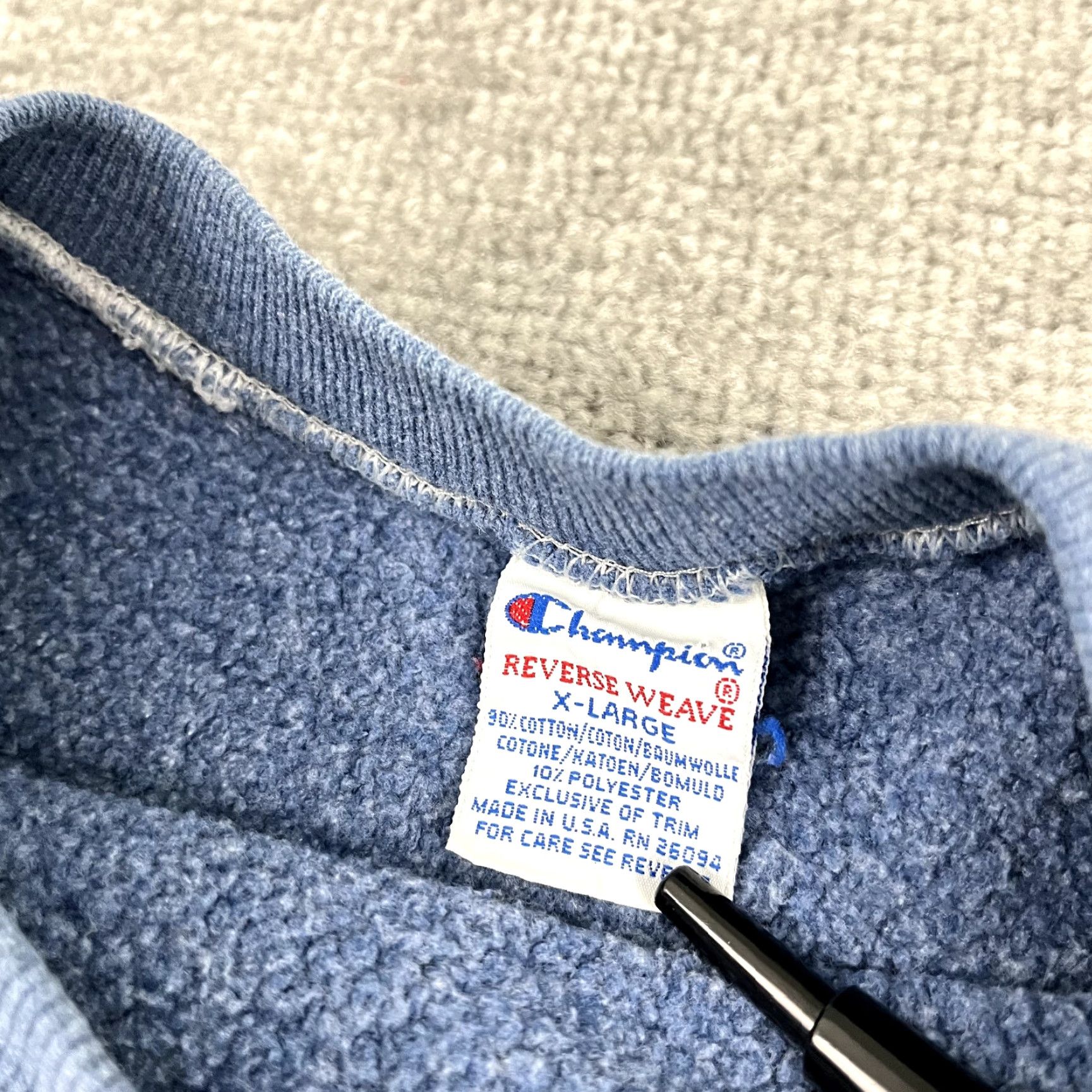 Champion VINTAGE Champion Sweatshirt Adult XL Blue Reverse Weave Crewneck Pullover USA 90s Classic Retro Logo Embroidered Mens/Womens? Size US XL / EU 56 / 4 - 4 Thumbnail