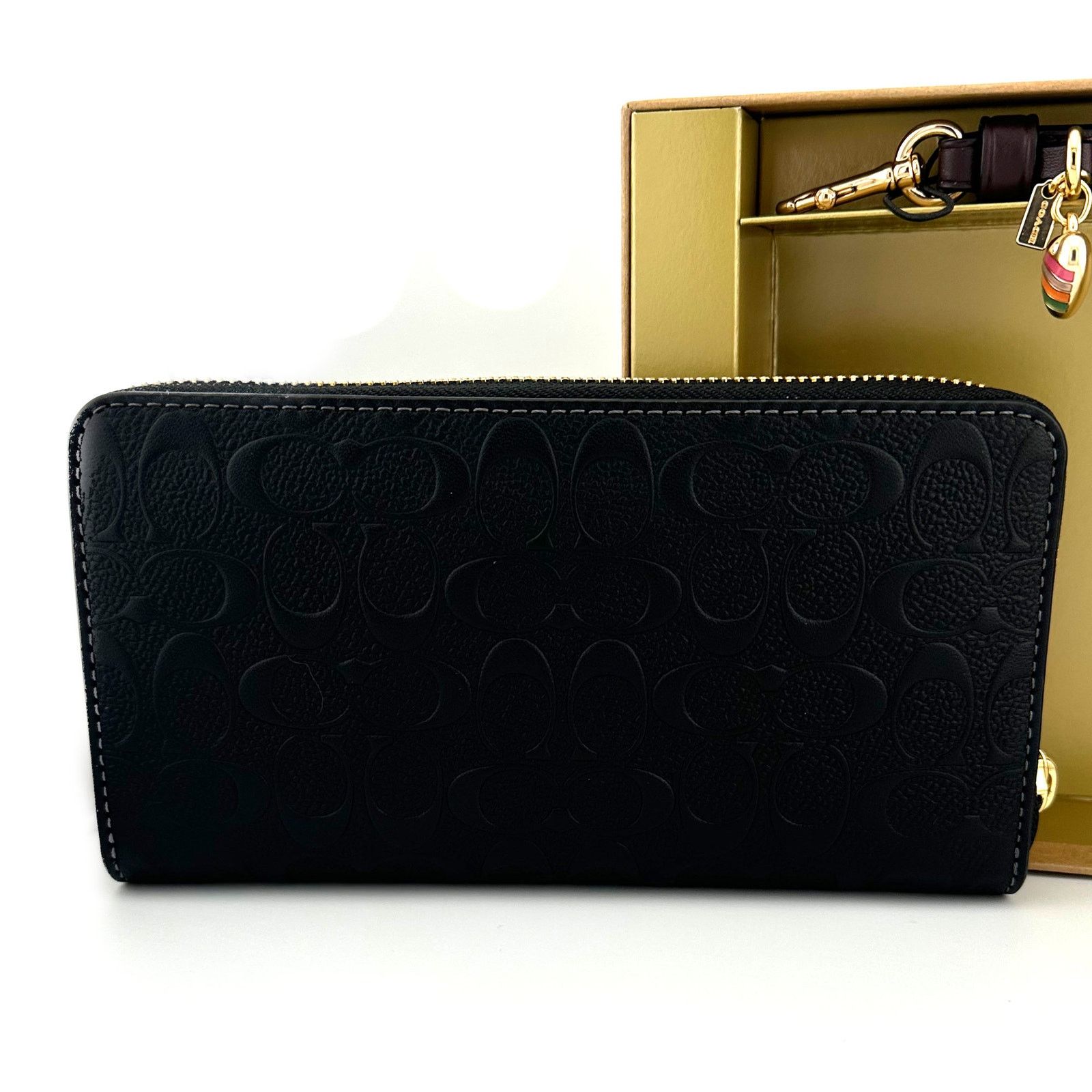 Coach CF464 Boxed Debossed Long hotsell Zip Around Wallet Clutch Wristlet Black 1 Charm