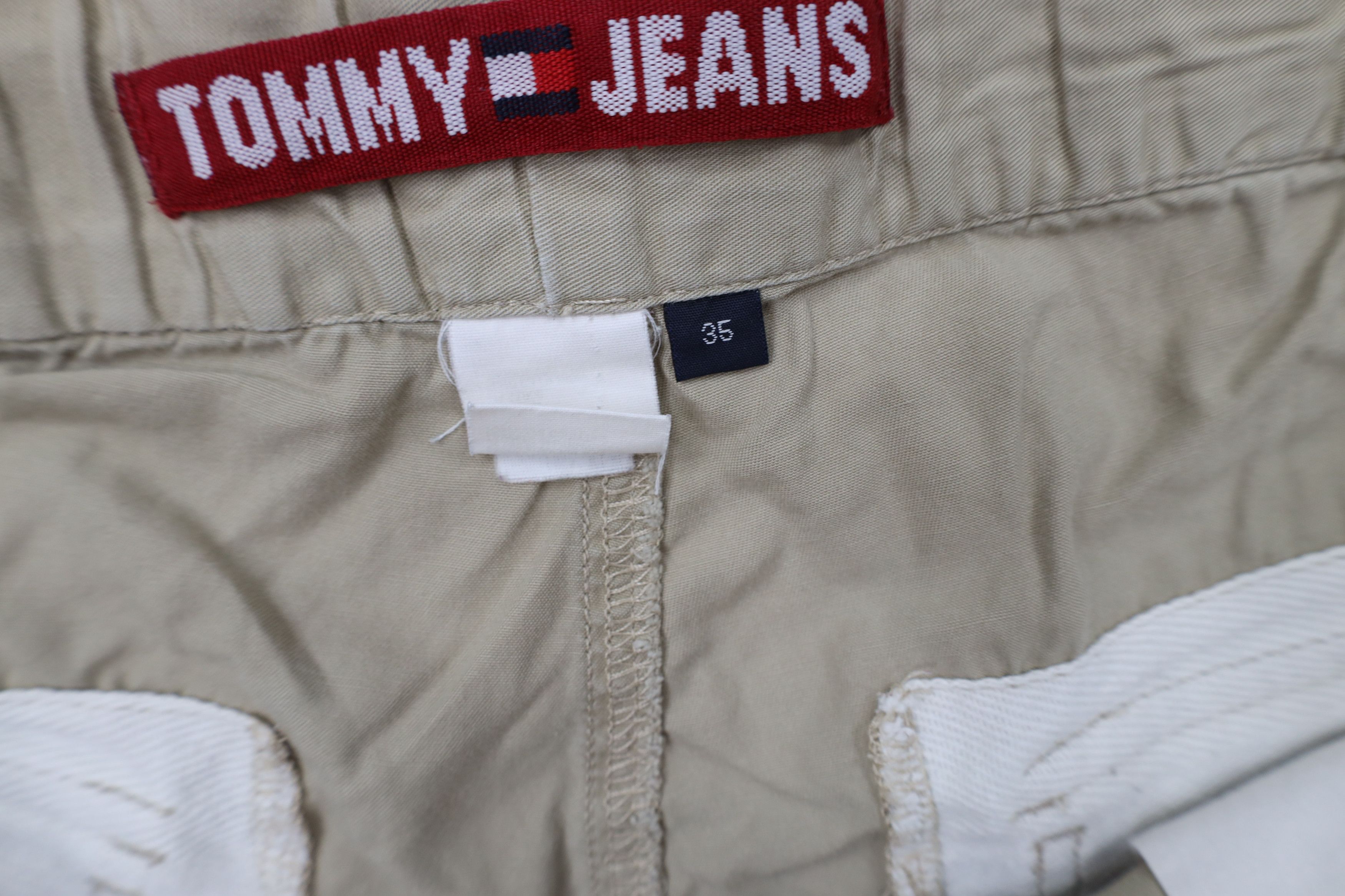 Tommy Hilfiger Vintage 90s Tommy Hilfiger Spell Baggy Cargo Shorts Khaki Size US 35 - 7 Thumbnail