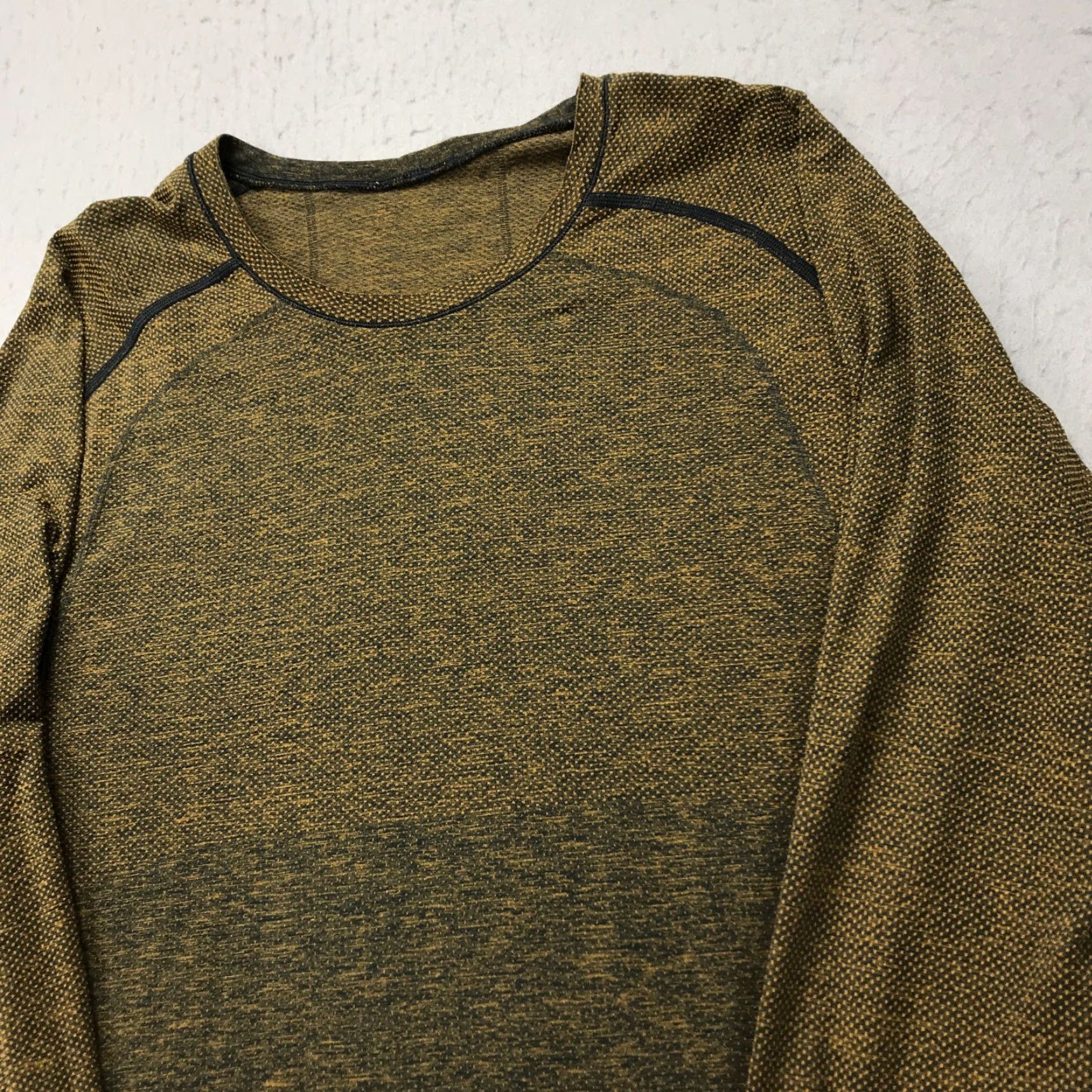 Lululemon Lululemon Shirt Mens Large Brown Long Sleeve Metal Vent Athleisure Gym Yoga Size US L / EU 52-54 / 3 - 3 Thumbnail