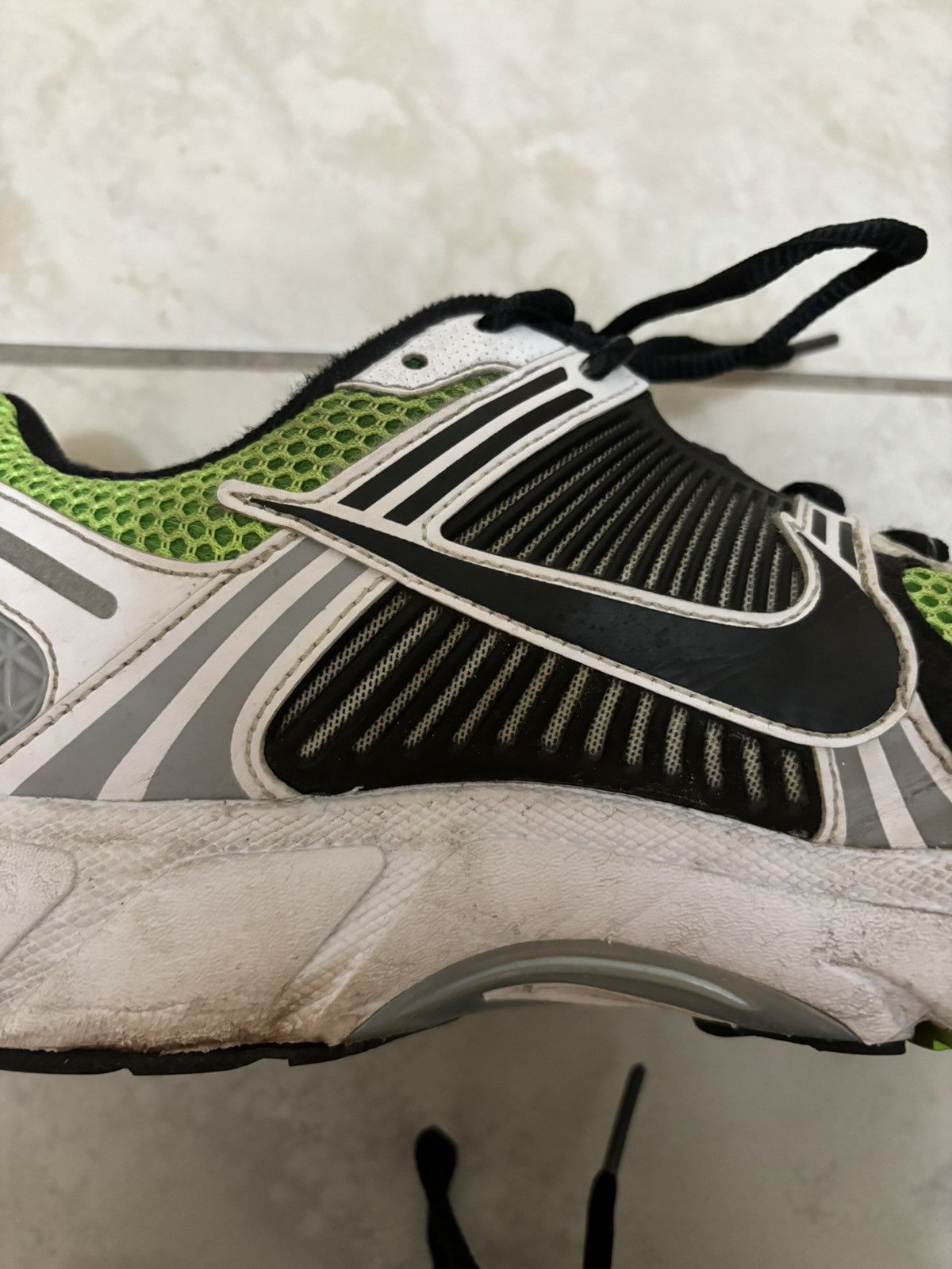 Nike Rare Nike Zoom Vomero 5 Electric Green Black Size 9 Size US 9 / EU 42 - 8 Thumbnail