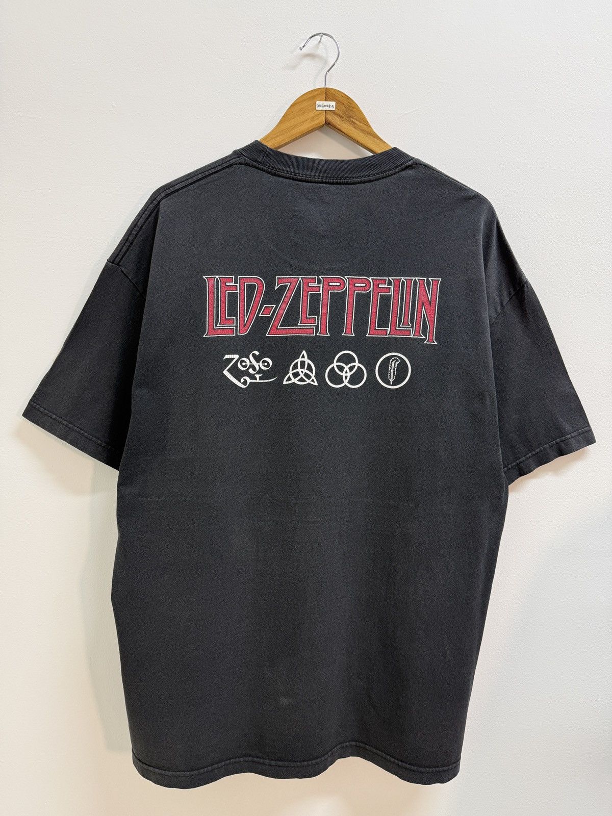 Led Zeppelin Vintage 2003 Led Zeppelin Houses of the Holy tshirt Size US XL / EU 56 / 4 - 2 Thumbnail