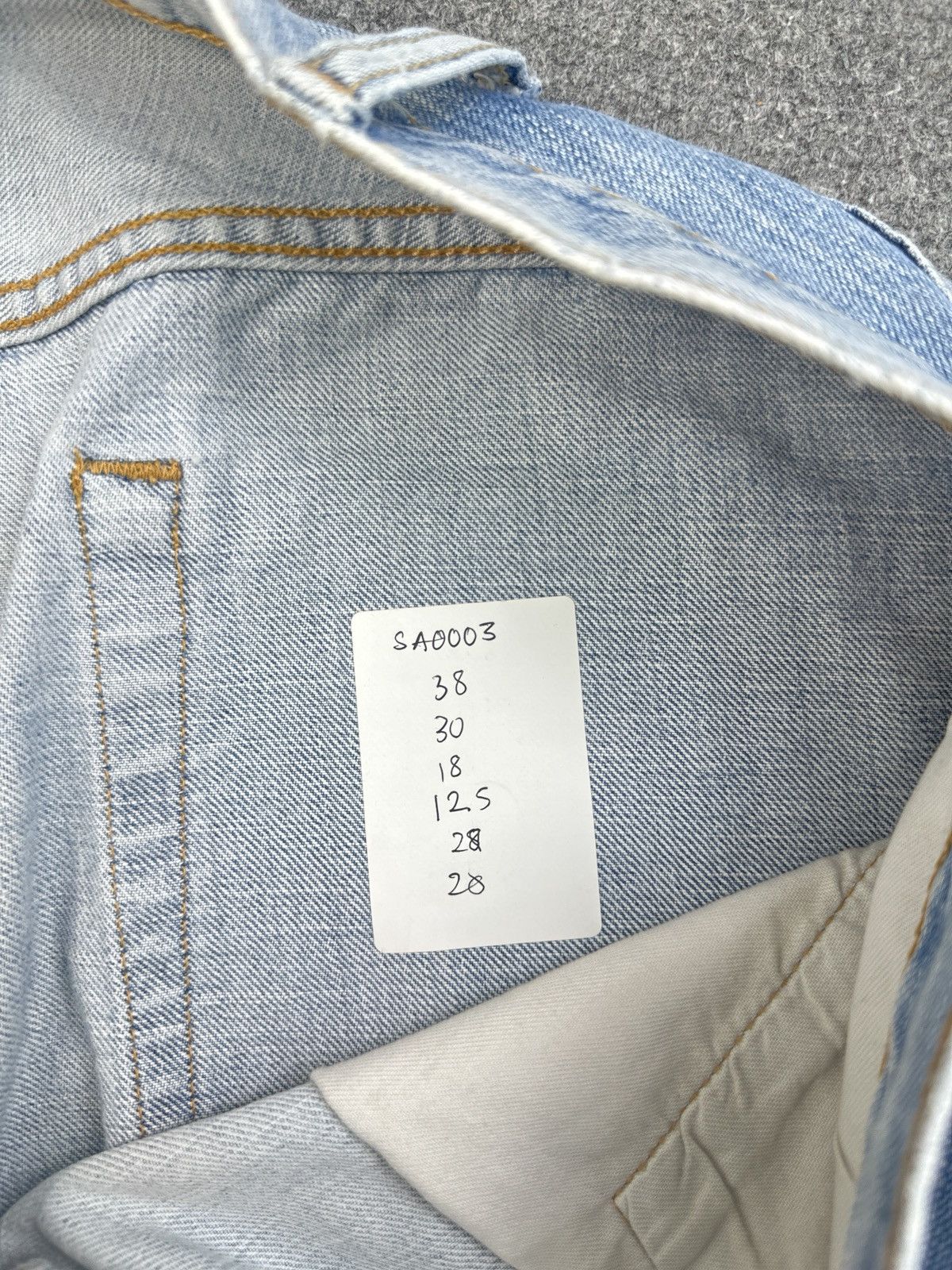 Levi's Vintage Levis 501 Faded Blue Jeans S0003 Size US 37 - 14 Thumbnail