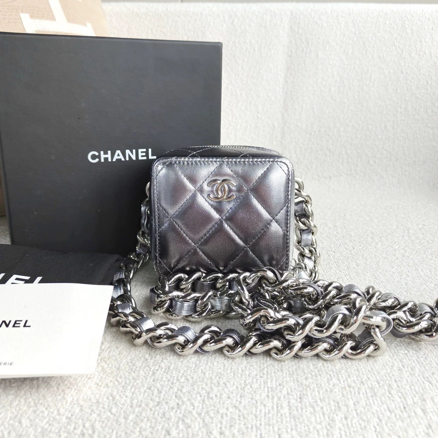 Chanel Pre-loved Bag Very good condition Size ONE SIZE - 1 Thumbnail