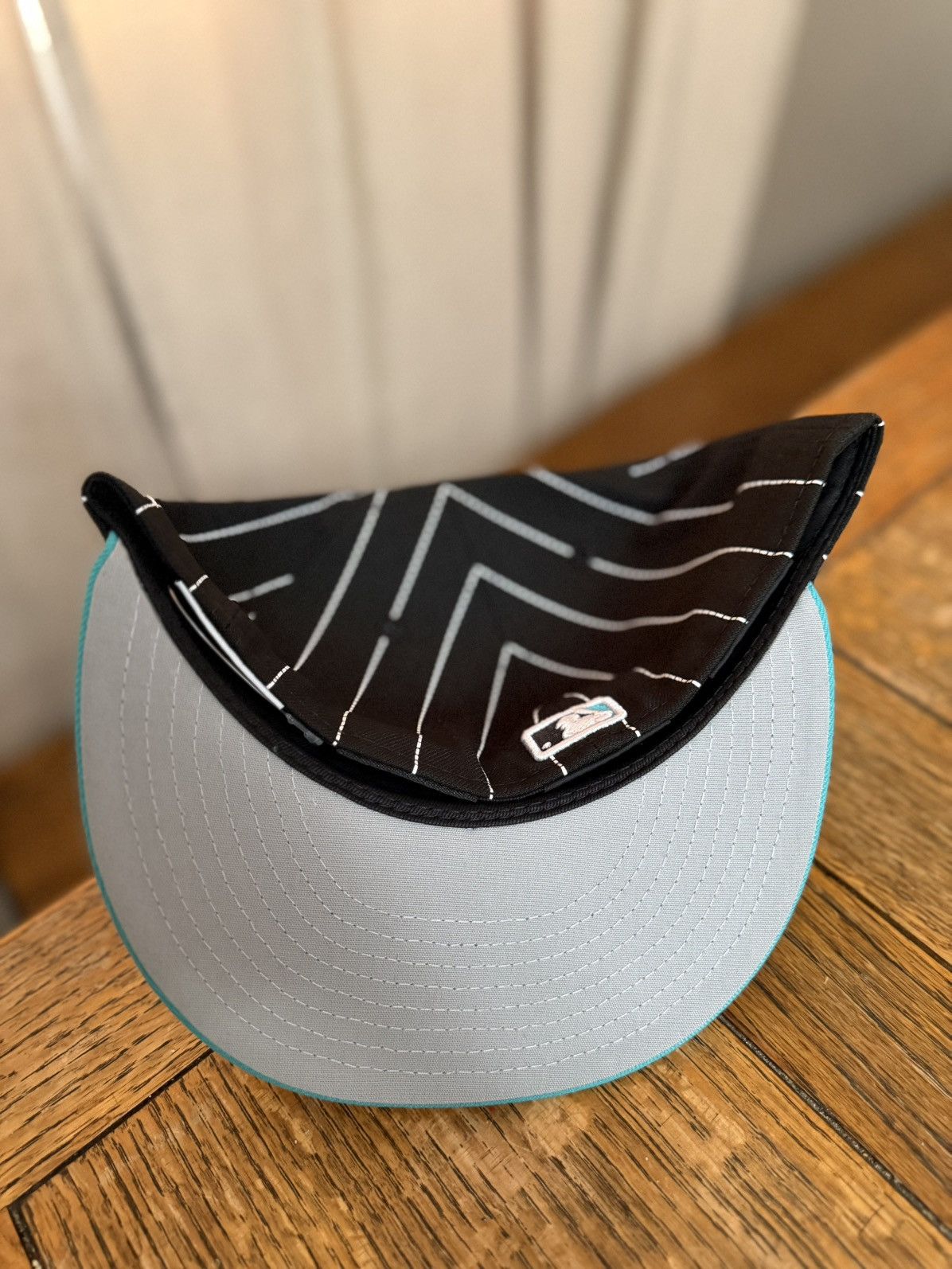 MLB × Supreme Supreme MLB Box Logo Fitted Black Pinstripe (Size 7 3/8) Size ONE SIZE - 3 Thumbnail