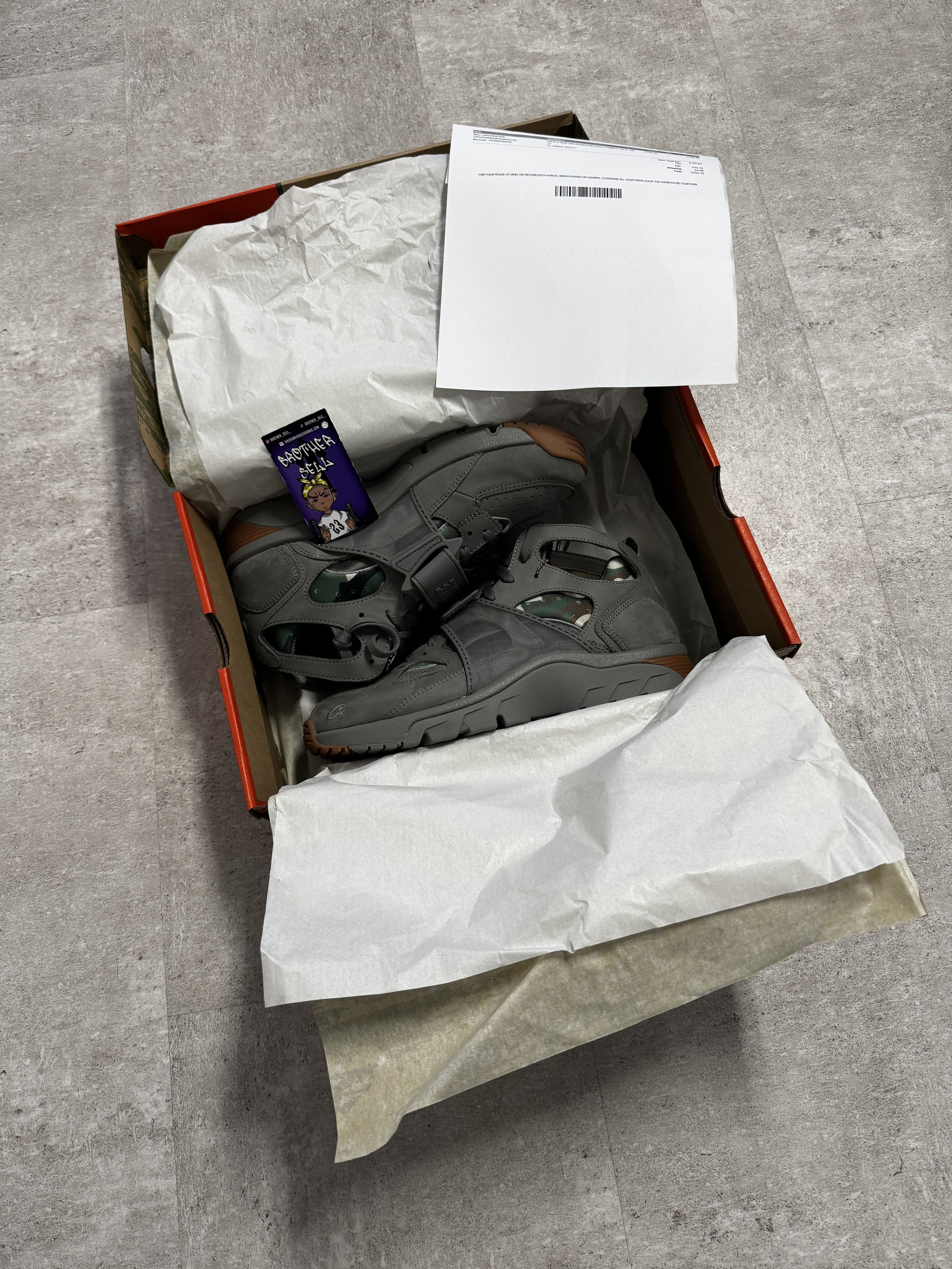Corteiz Corteiz x Nike Air Huarache - Gully Grey Size US 11 / EU 44 - 9 Thumbnail