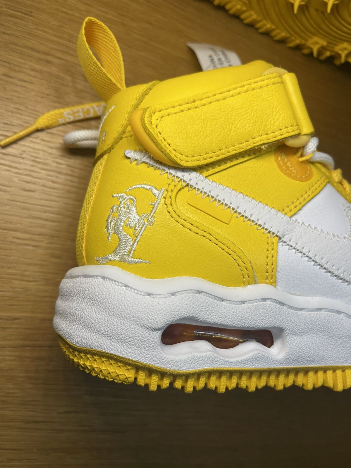 Nike × Off-White Nike Air Force mid Off white gialle Size US 6 / IT 36 - 7 Thumbnail