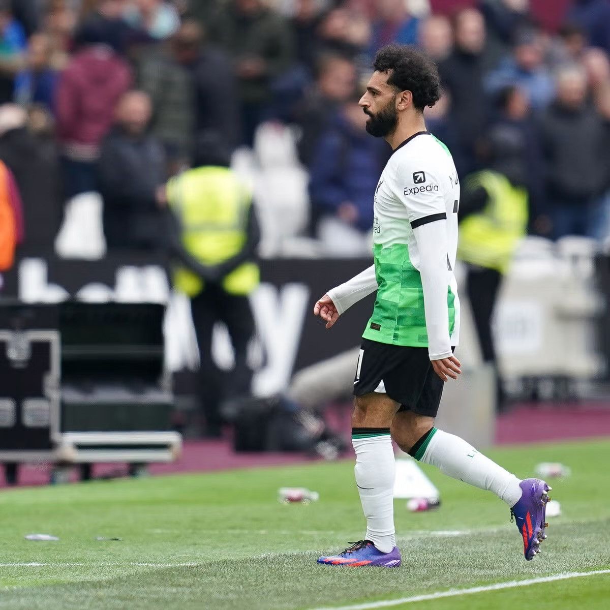 Nike Liverpool 2023/24 Salah Away Jersey Size US S / EU 44-46 / 1 - 2 Thumbnail