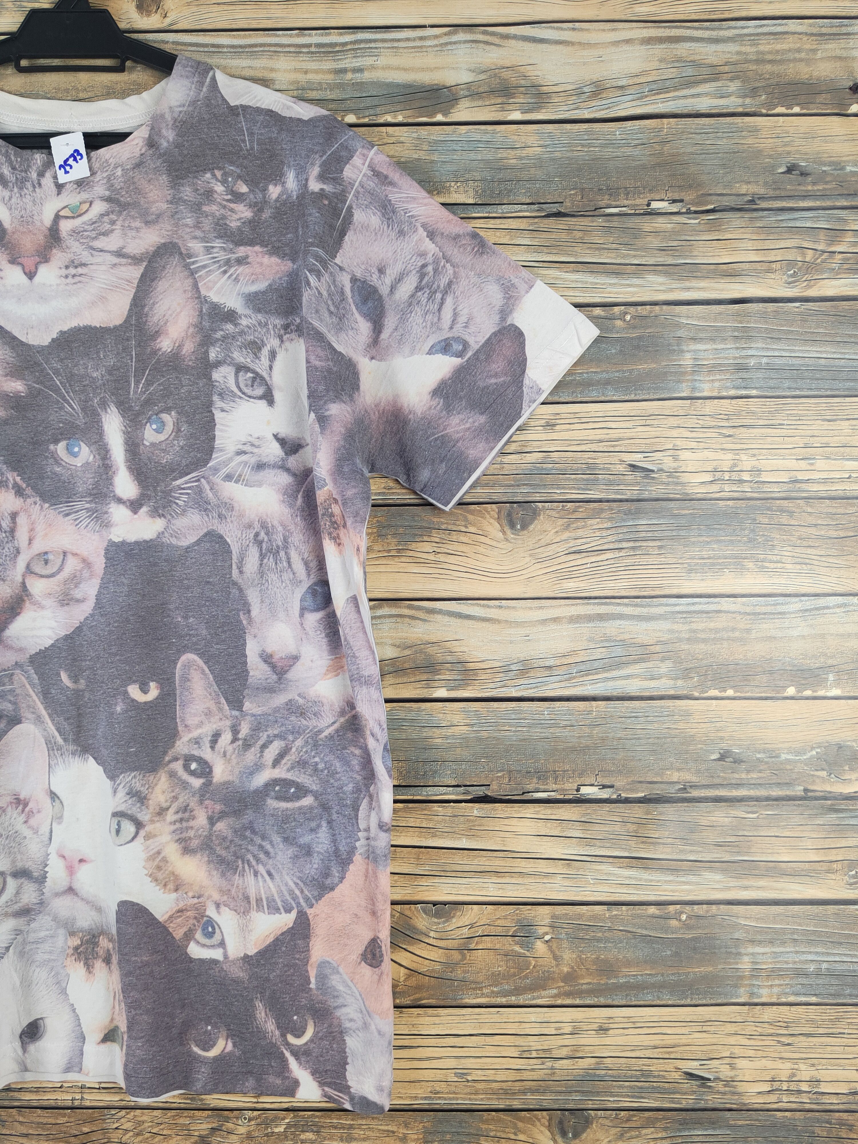 Vintage DL Cat fullprint vintage Ivory Short Sleeve T-shirt #2573 Size US L / EU 52-54 / 3 - 5 Thumbnail