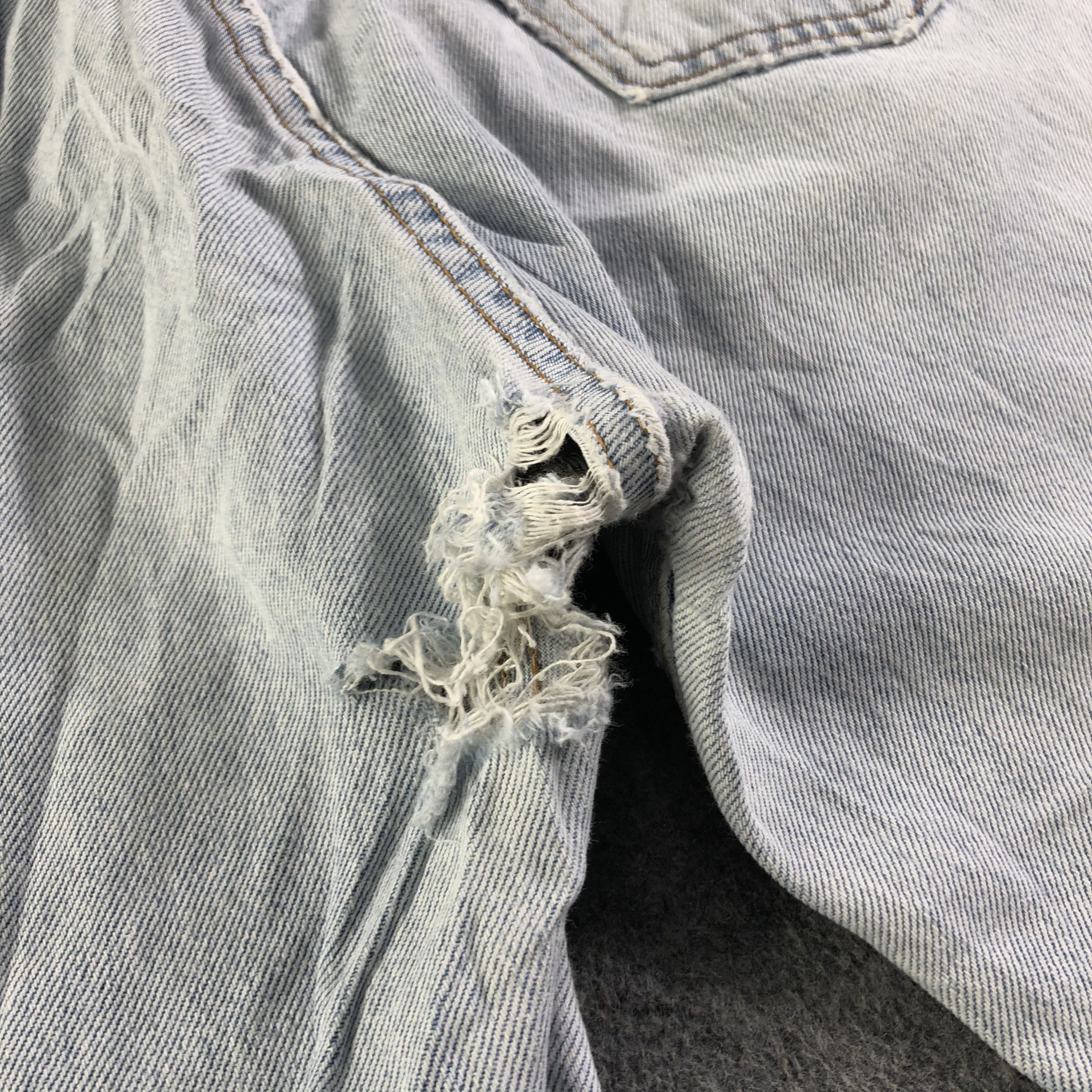 Levi's 90s Vintage Light Wash Levis 501 Jeans-J4365 Size US 34 / EU 50 - 8 Thumbnail