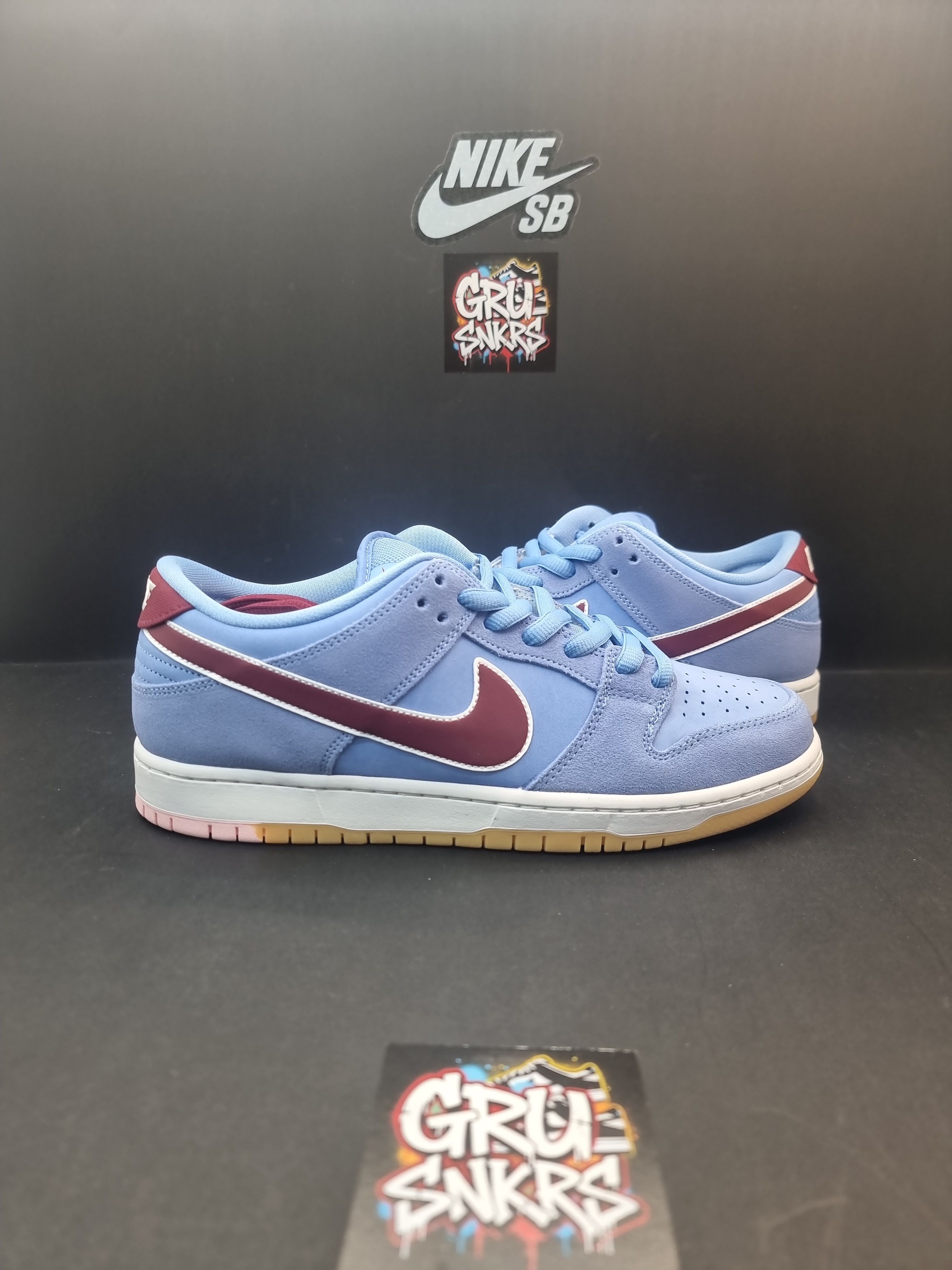 Nike SB Nike SB Dunk Low Philadelphia Phillies Size US 9.5 / EU 42-43 - 1 Thumbnail