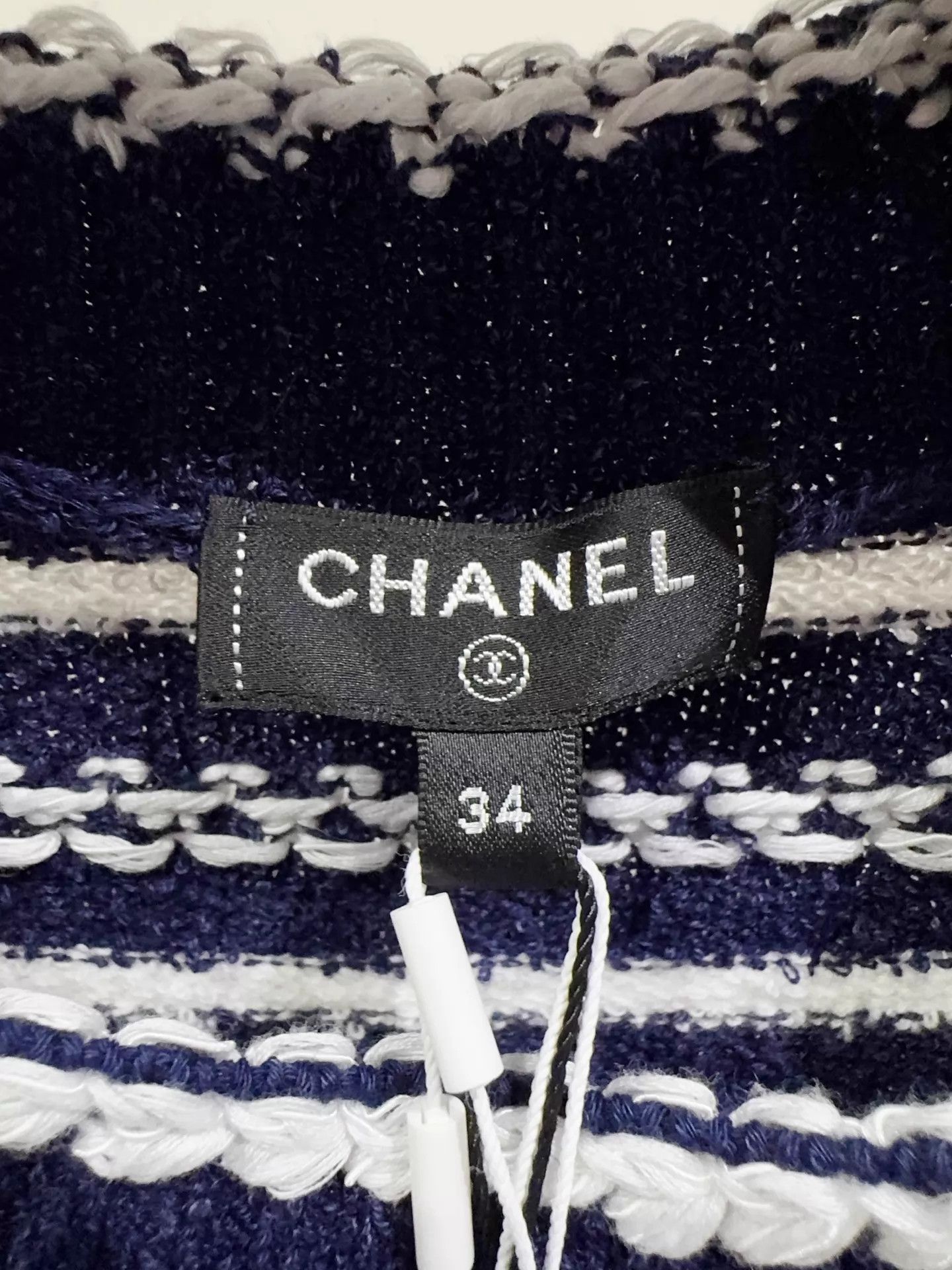 Chanel Chanel 34 Loose Sweater New with Tags Beautiful Buttons Size XS / US 0-2 / IT 36-38 - 3 Thumbnail